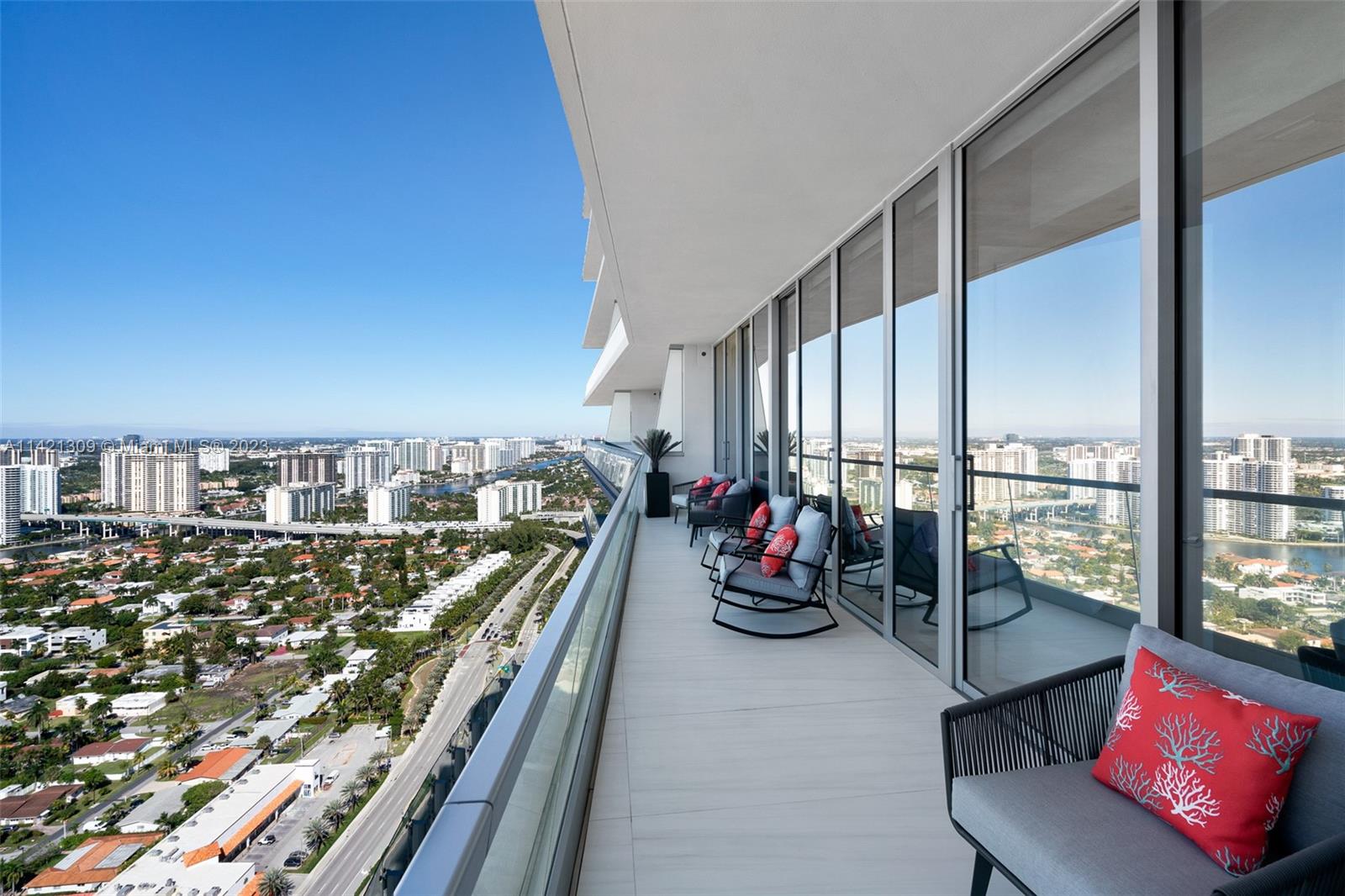 Turnberry Ocean Club - Residential