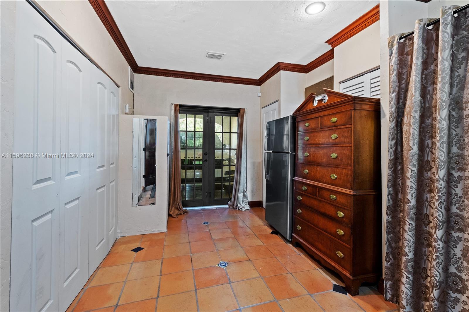 MIAMI SHORES SEC 3 - Residential