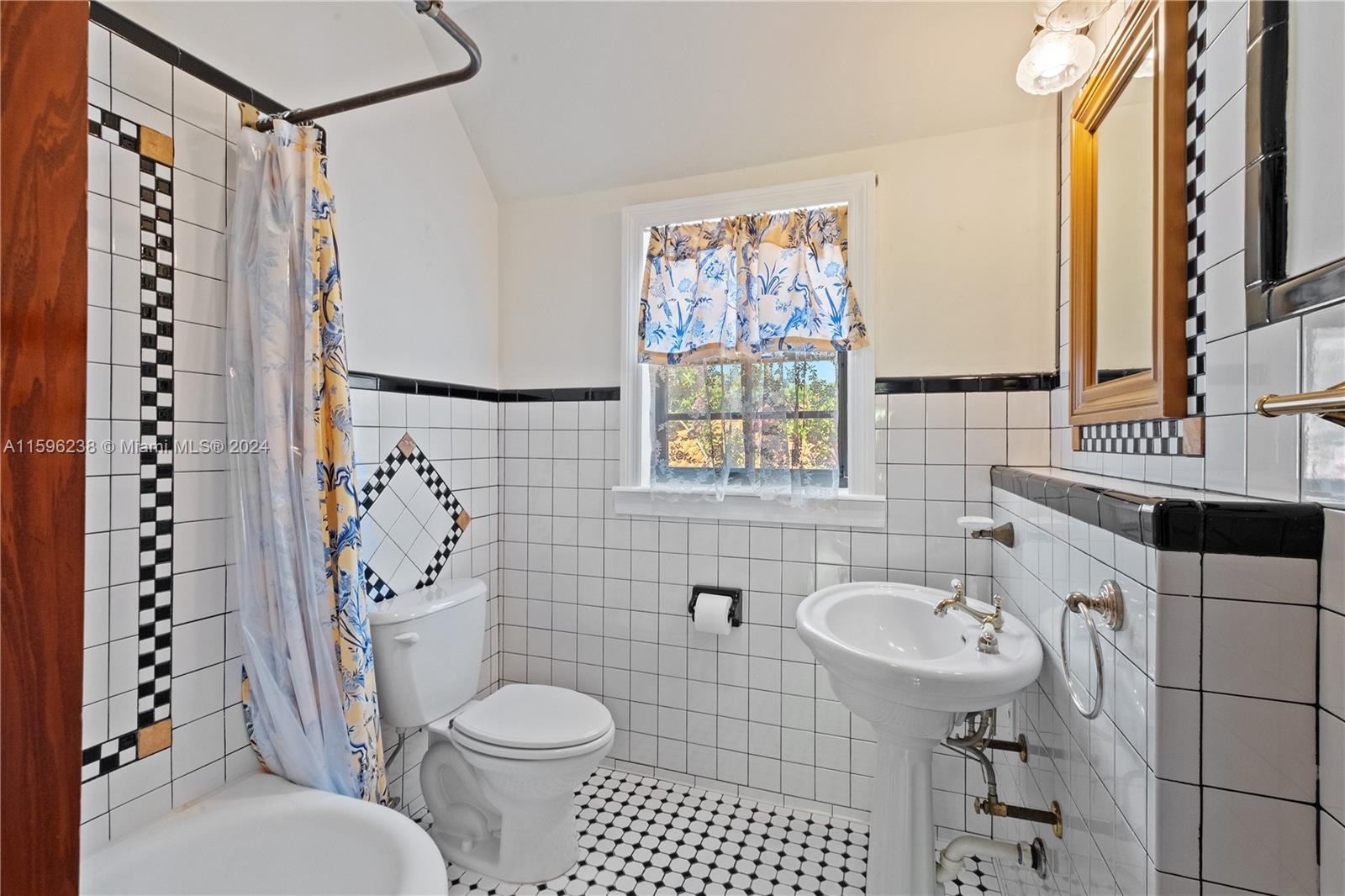 MIAMI SHORES SEC 3 - Residential