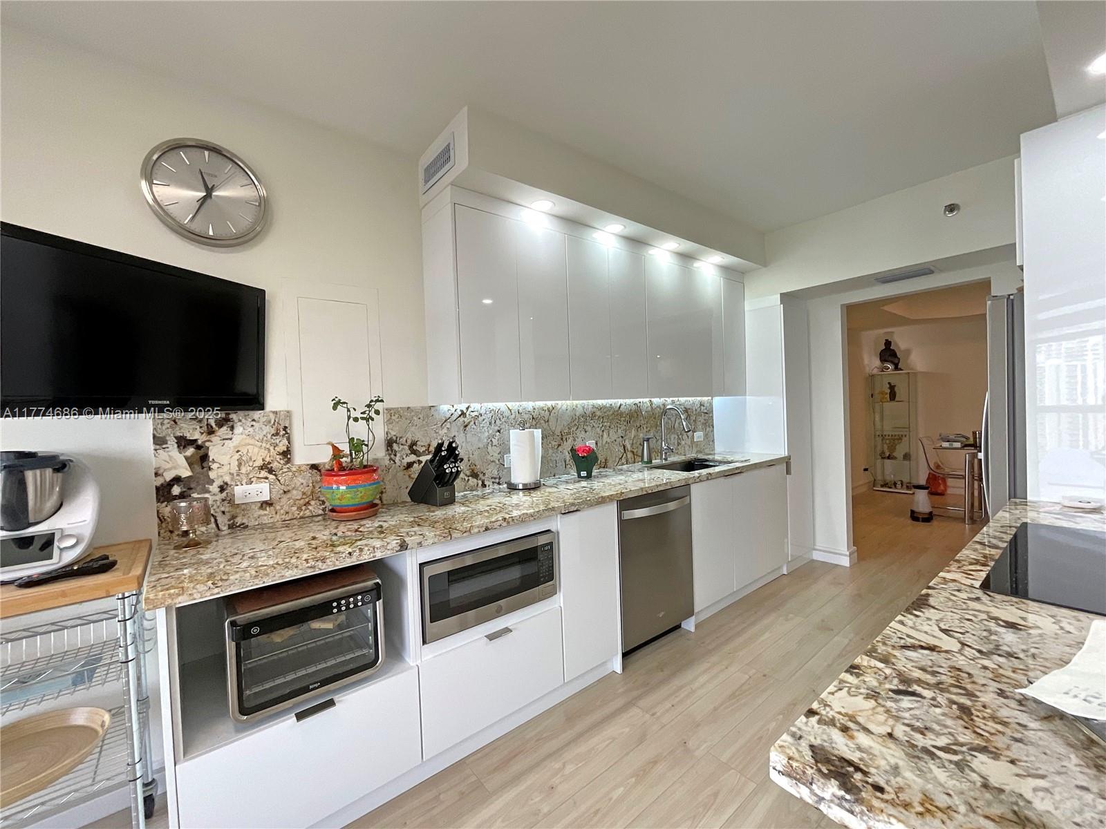 20191 E Country Club Dr 1903