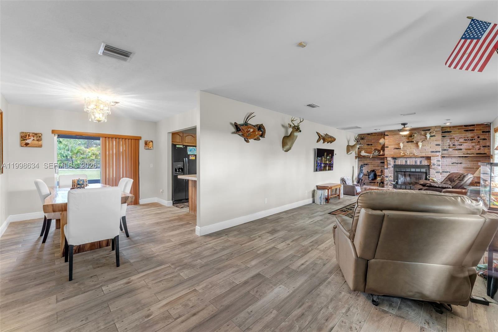 1.05 ac country home - Residential