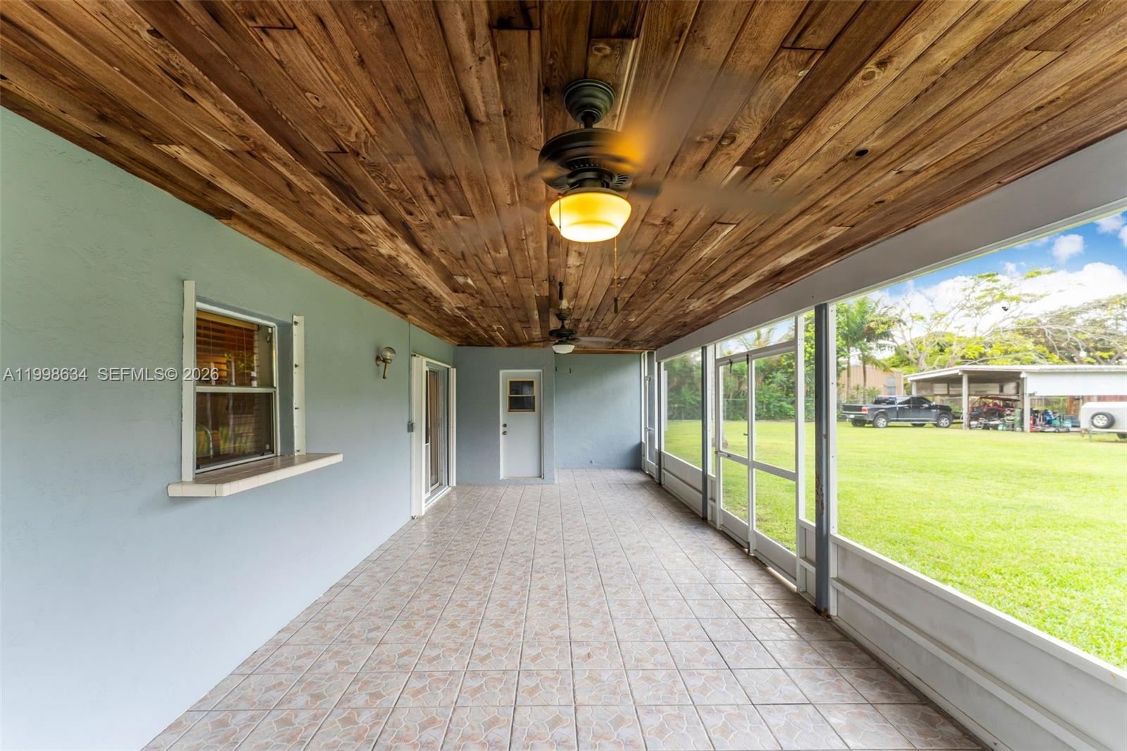 1.05 ac country home - Residential