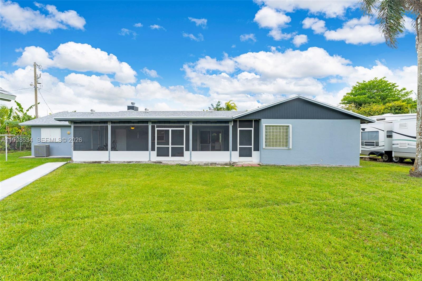 1.05 ac country home - Residential