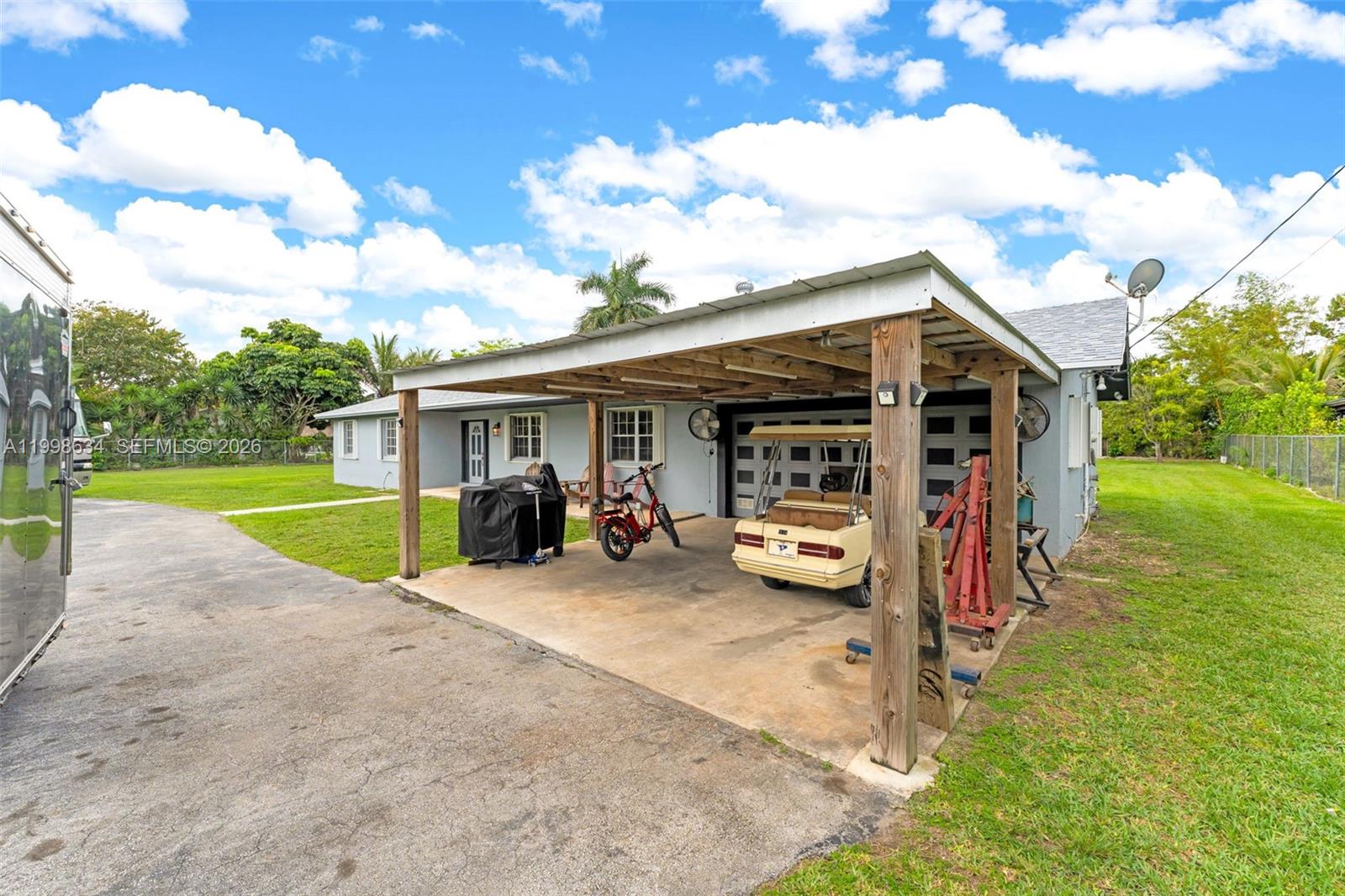 1.05 ac country home - Residential