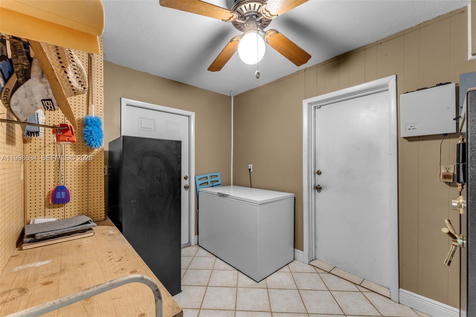 1.05 ac country home - Residential