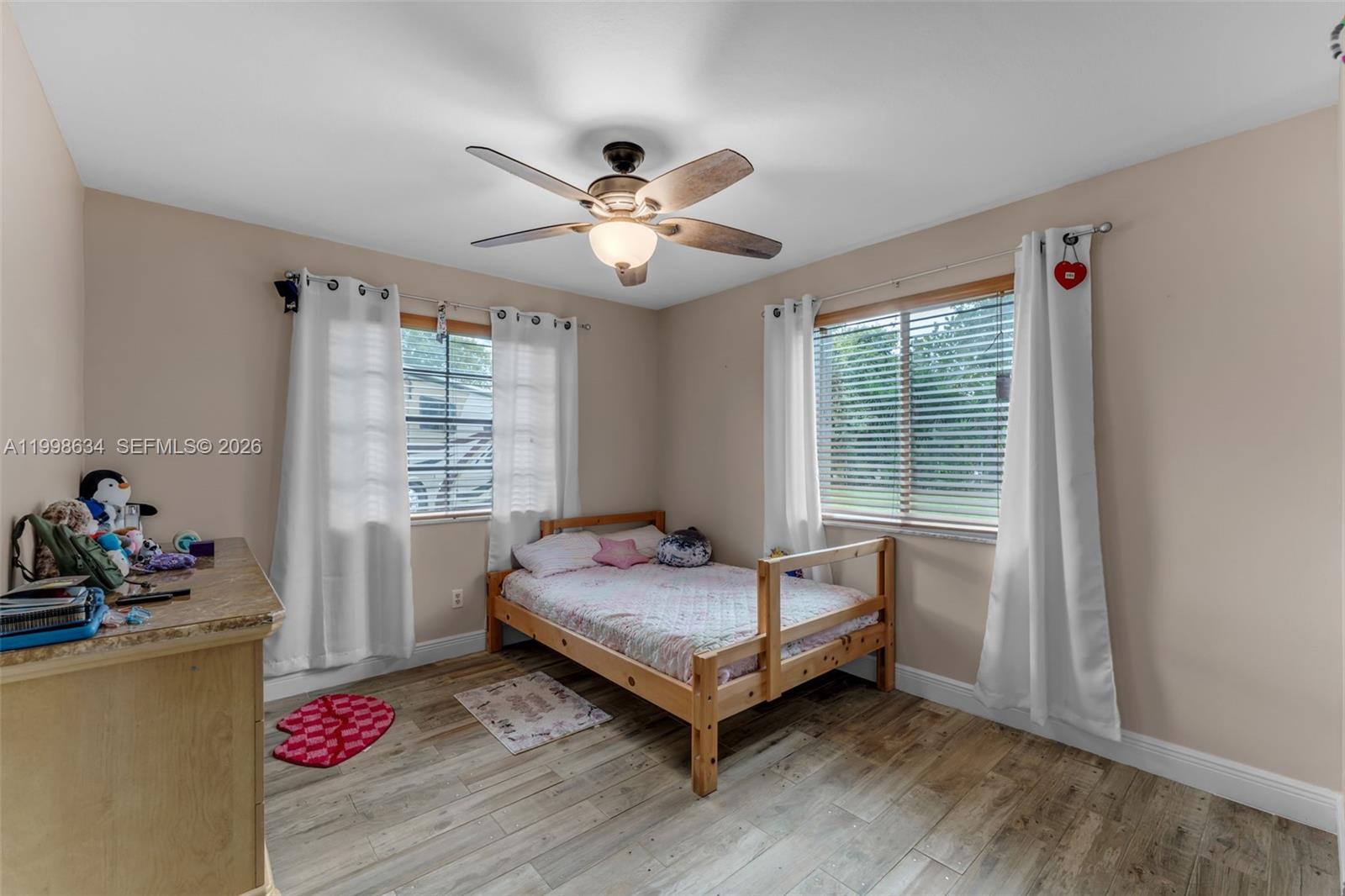 1.05 ac country home - Residential