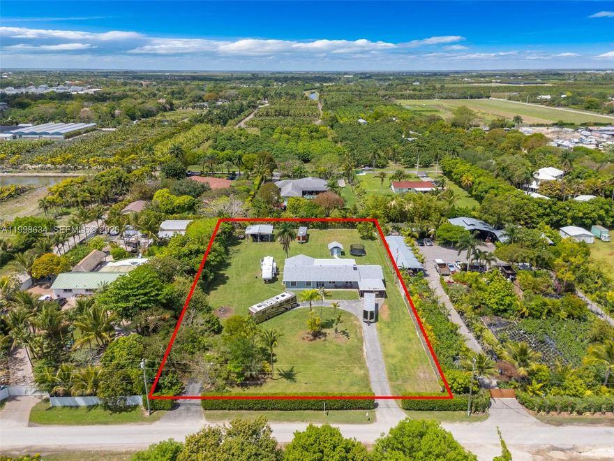 COUNTRY HOME WITH AN EFFECTIVE YEAR BUILT OF 1988..BUILT STRON AND UP TO 1988 CODE. SHES ON 1.05 ACRES. IT'S A GREAT LAYOUT... 3 BEDROOM 2.5 BATH HOME WITH SCREENED IN PATIO W THE HALF BATH. FEATURES INCLUDE A 2 CAR CARPORT, A 2 CAR GARAGE AND THE OUTBUILDING IS A POLE BARN.( IDEAL FOR BOATS, TOYS ETC.. THERE IS PLENTY OF ROOM FOR GUEST HOME AND/OR POOL.. ZONED AGRICULTURE SO FARM ANIMALS INCLUDING HORSES ARE  A-OK.....NEW ROOF INSTALLED  OVER THIS OPEN FLOOR PLAN W/ FIREPLACE ALL BEDROOMS ON SAME WING THE LAUNDRY/ PANTRY OPENS FROM KITCHEN INTO THE  2 CAR GARAGE/SHOP. WHICH OPENS TO CARPORT . IF YOUR A CAR MAN .. YOU ARE GOING TO LOVE THIS.
 FENCED IN YARD WITH ELECTRIC GATES AND A CIRCLE DRIVE. THE HOOKED UP CAMPLER TO REMAIN. PROPERTY IS ON WELLS AND SEPTIC. NO WATER BILLS.