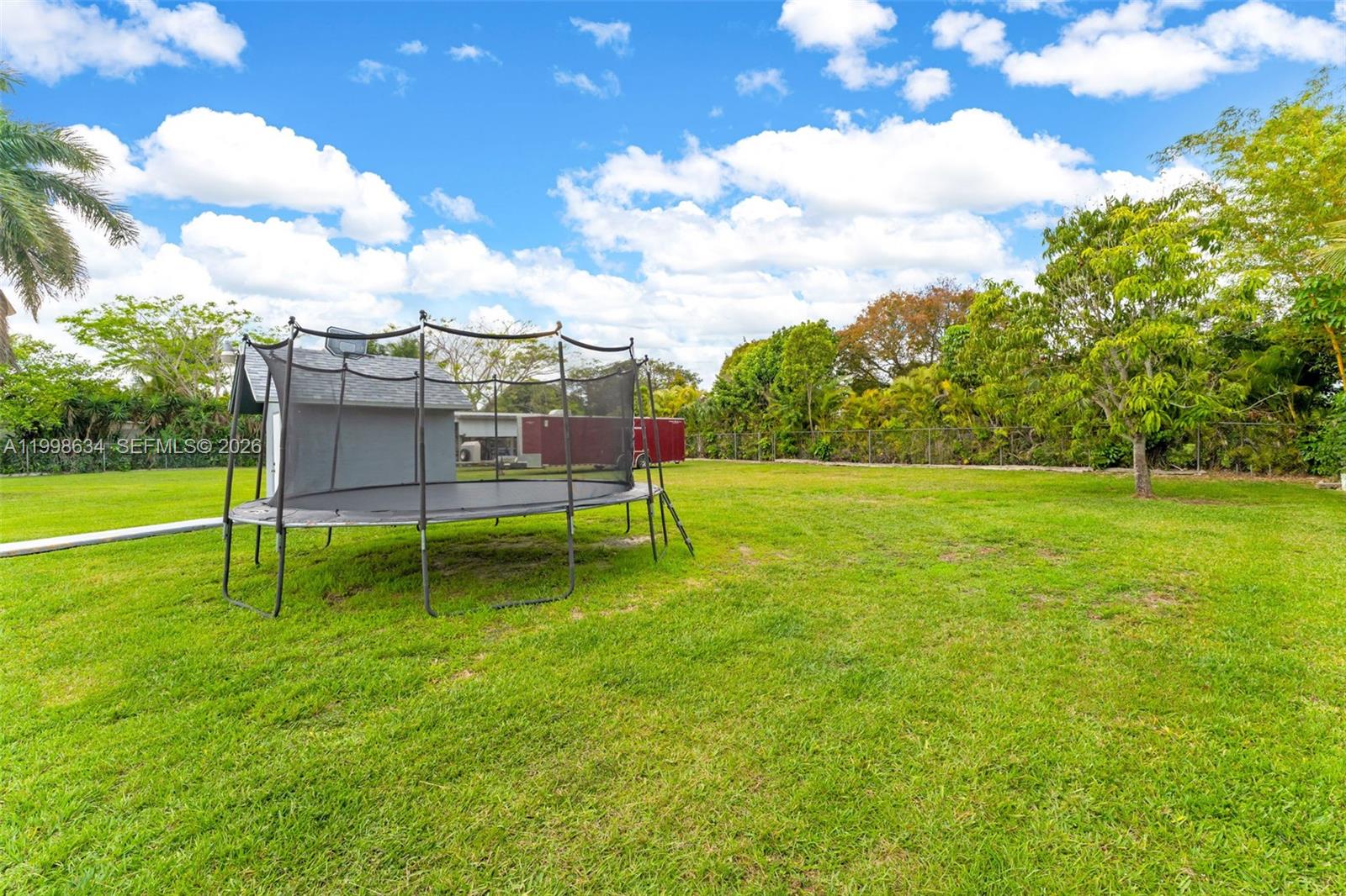 1.05 ac country home - Residential