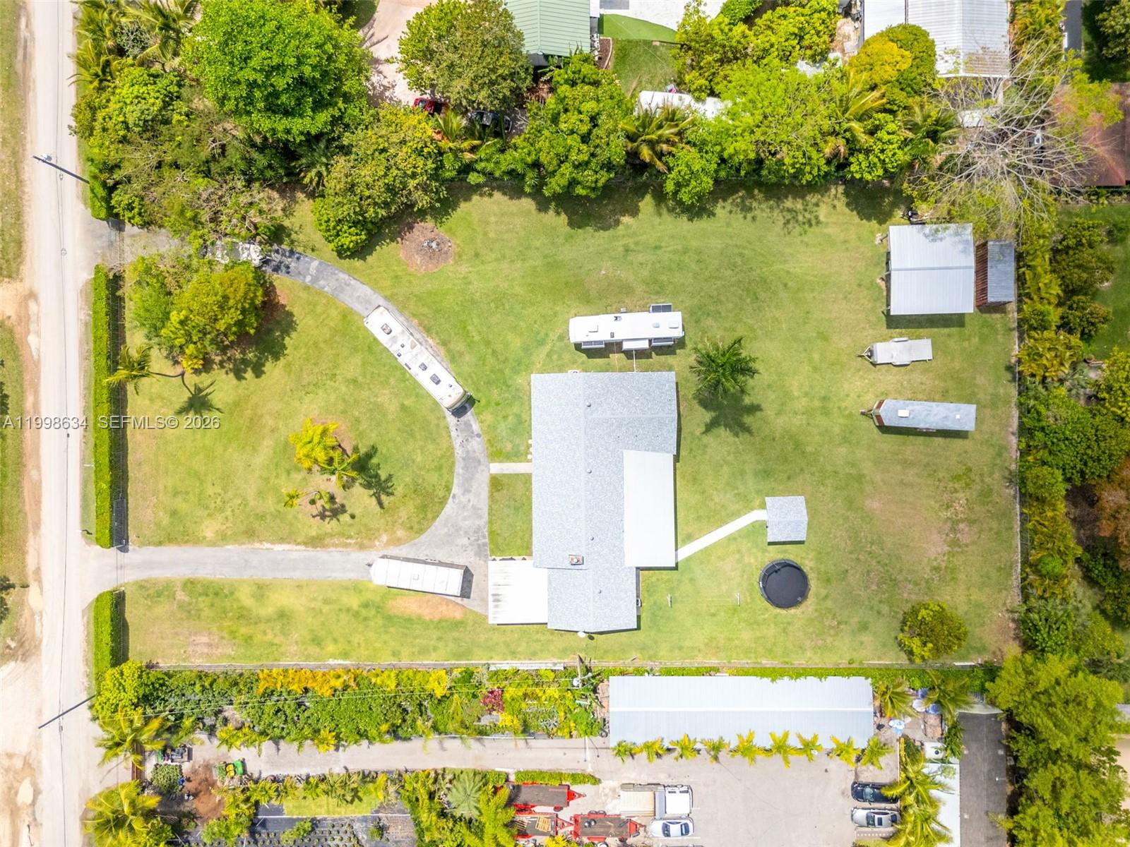 1.05 ac country home - Residential