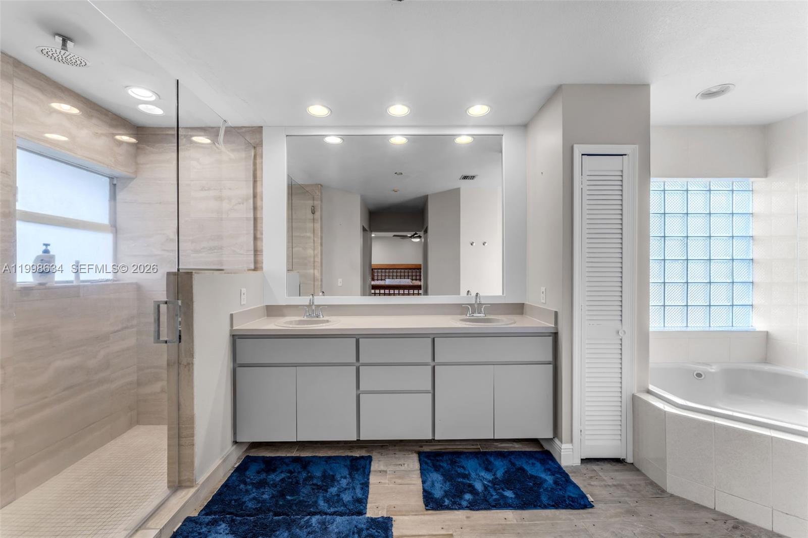 1.05 ac country home - Residential