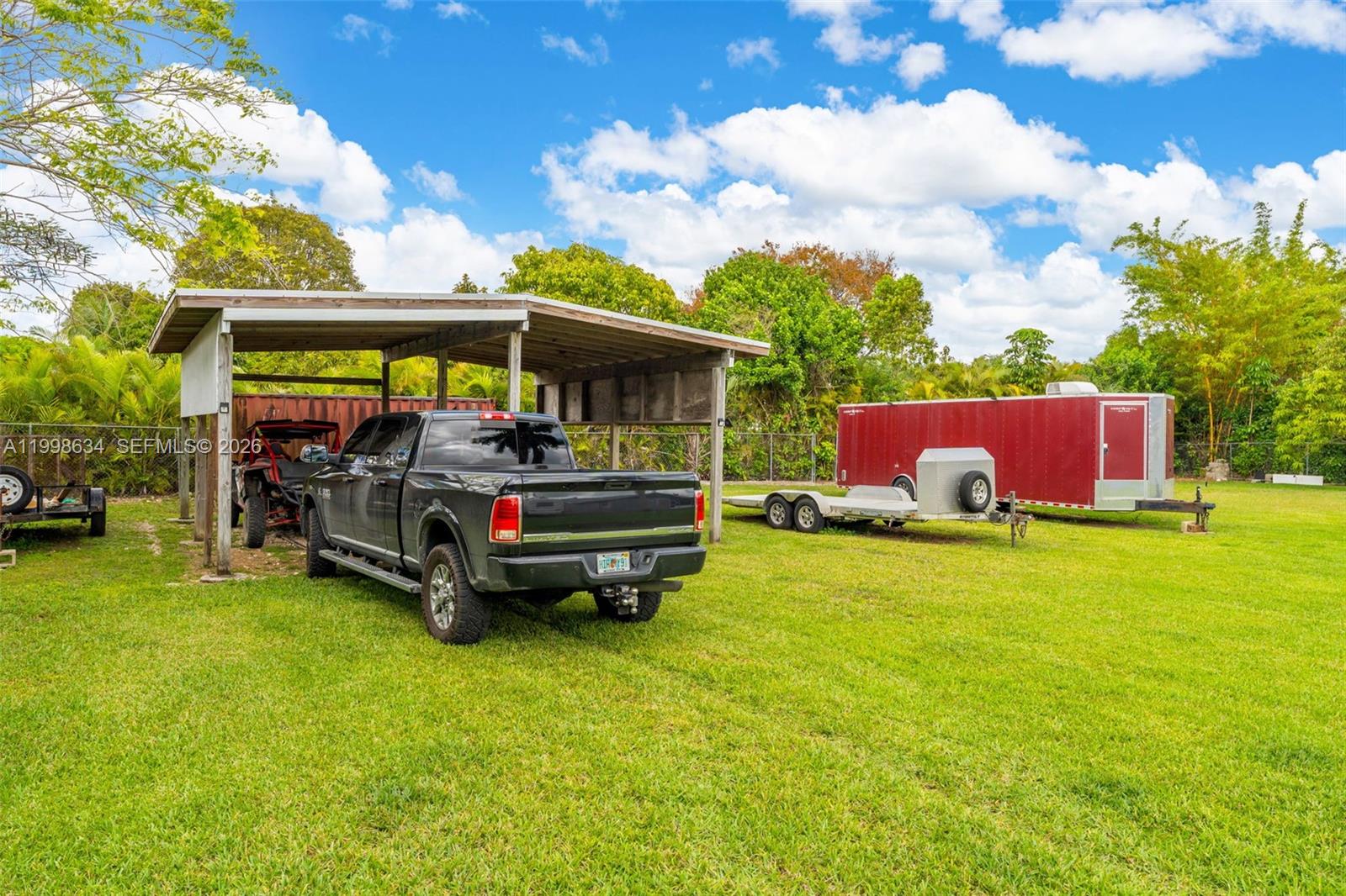 1.05 ac country home - Residential