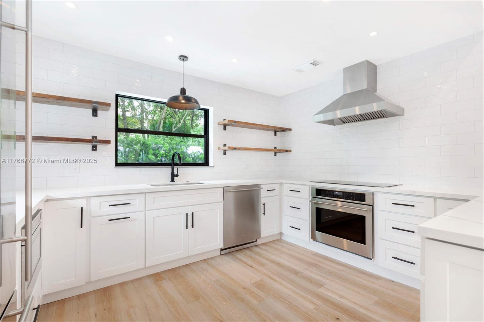 SHORE VIEW - Residential Lease