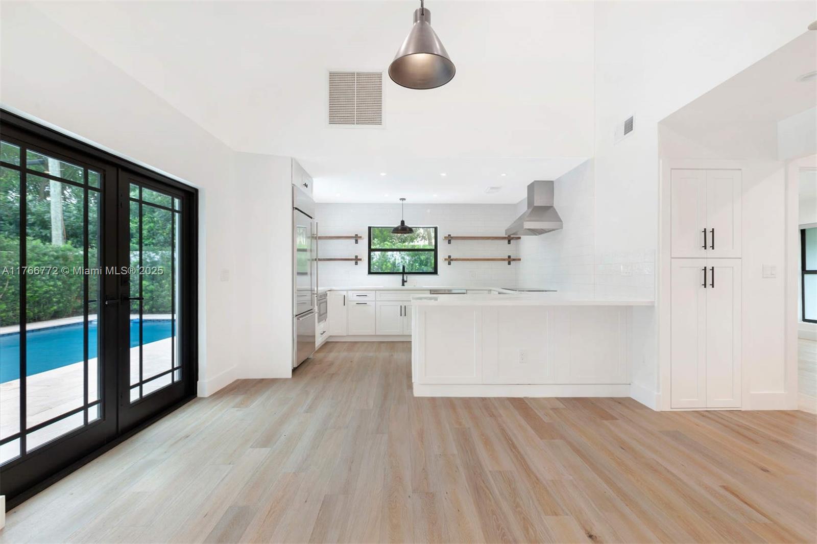 SHORE VIEW - Residential Lease