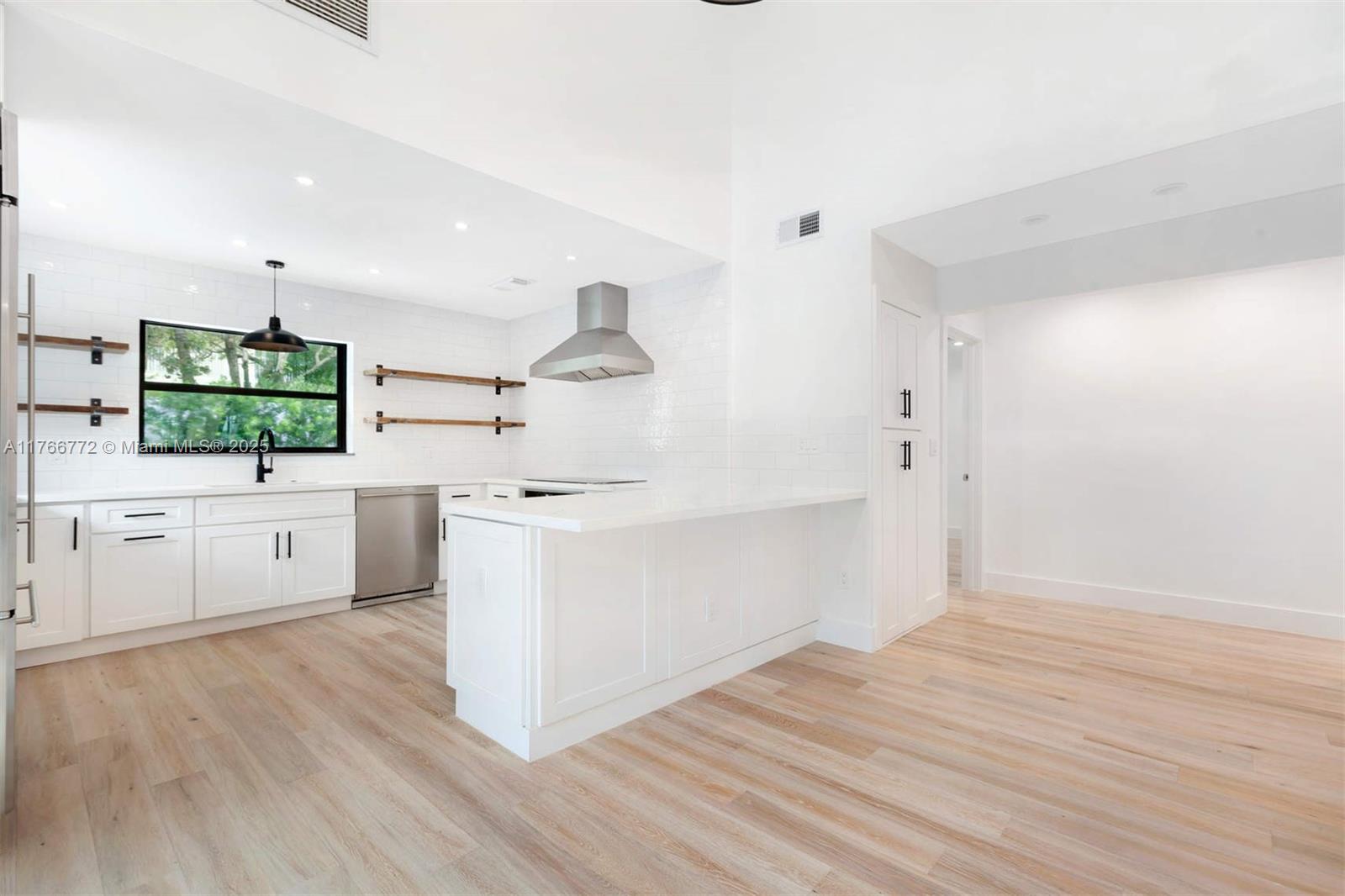 SHORE VIEW - Residential Lease