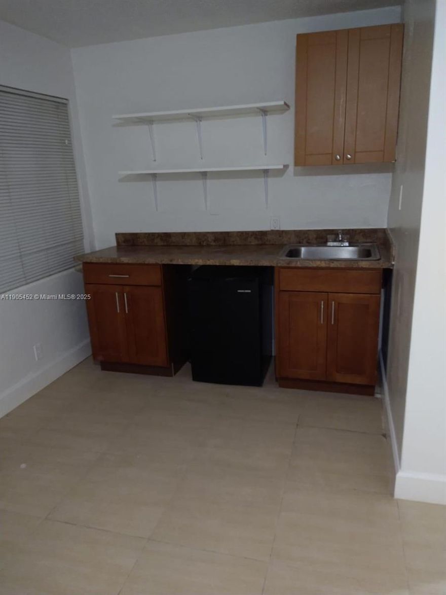 convenient Location steps from US 1 YOUNG CIRCLE Hollywood, independence entrance ,must to see it ,everything included