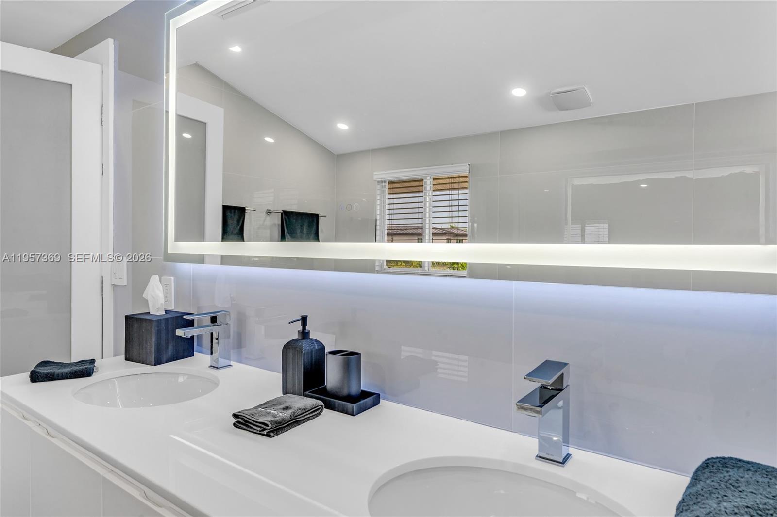 BUCCANEER PT (LARGO SOUND - Residential