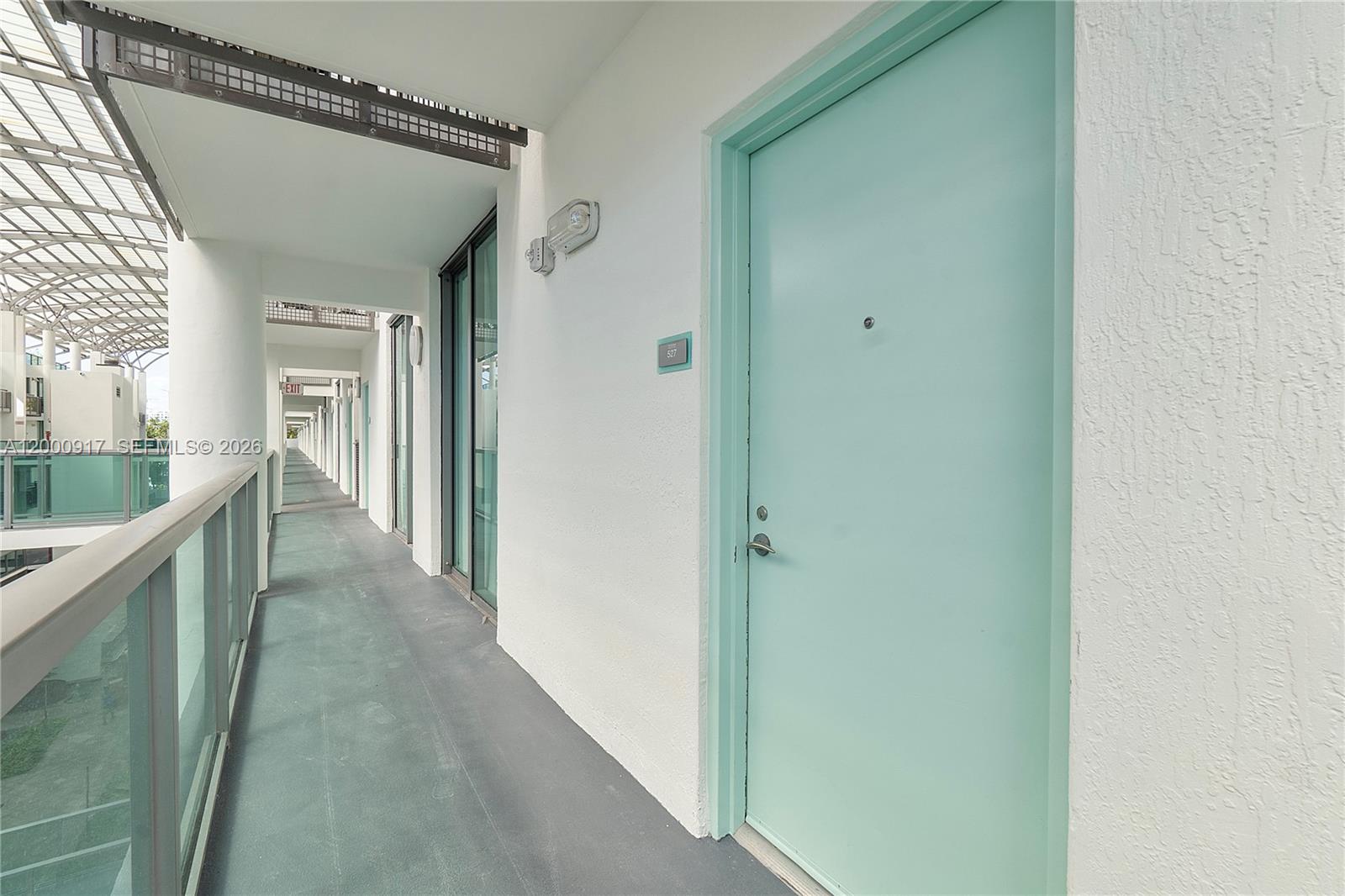 6000 Collins Ave 527