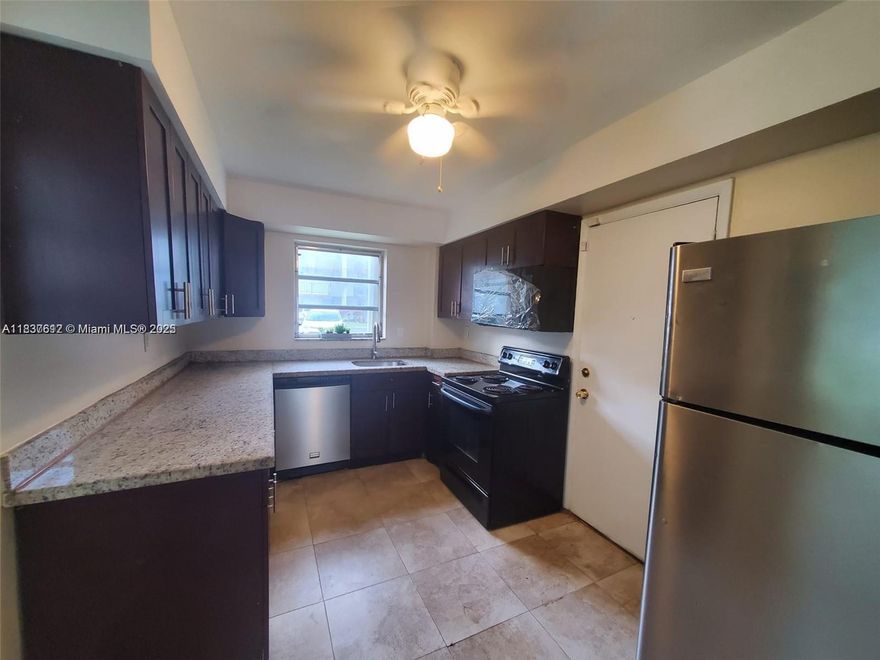 ATTENTION INVESTORS! GREAT OPPORTUNITY FOR SALE! Property is ALREADY RENTED. 2 bedrooms and 2 bathrooms + DEN. Great location, close to many schools, restaurants, plazas and more.