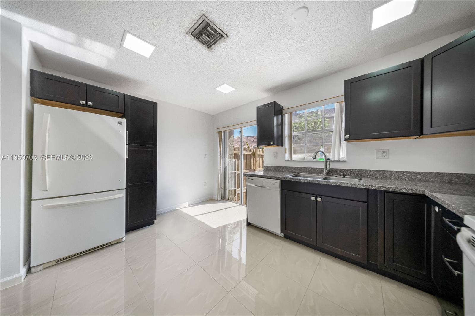 TERRA LAKE VILLAS CONDO - Residential