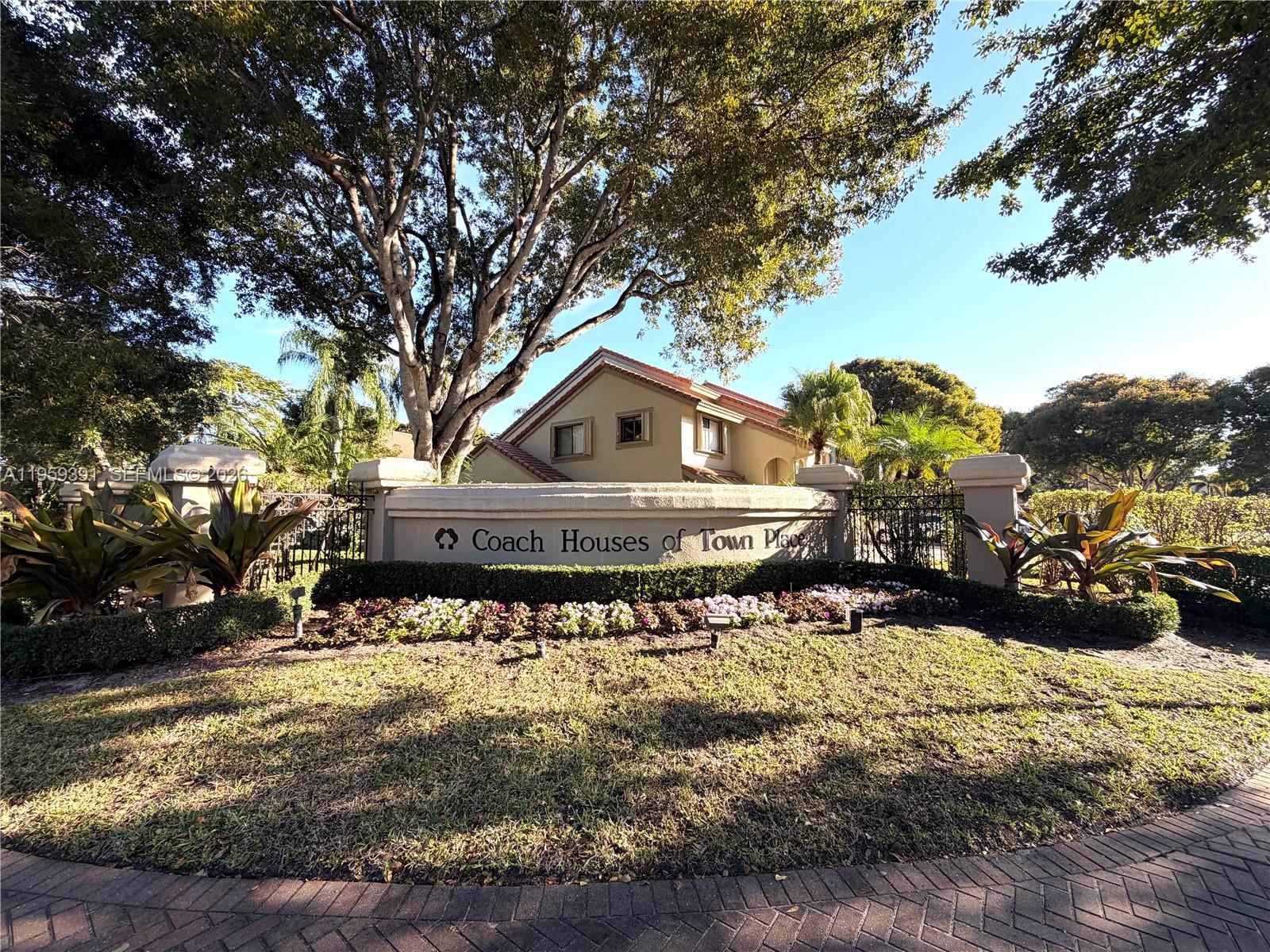 COACH HOUSES OF TOWN PLAC - Residential