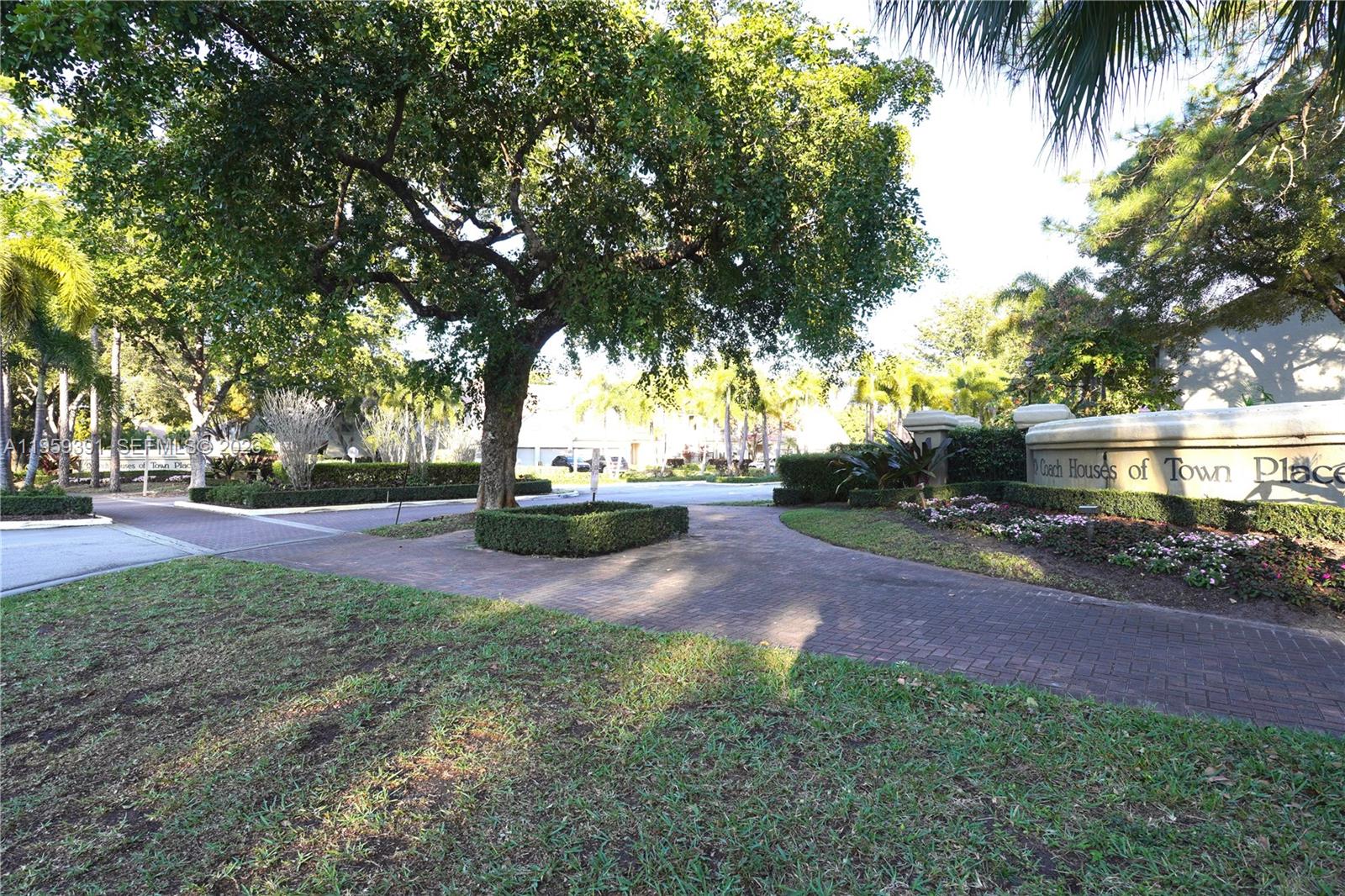 COACH HOUSES OF TOWN PLAC - Residential