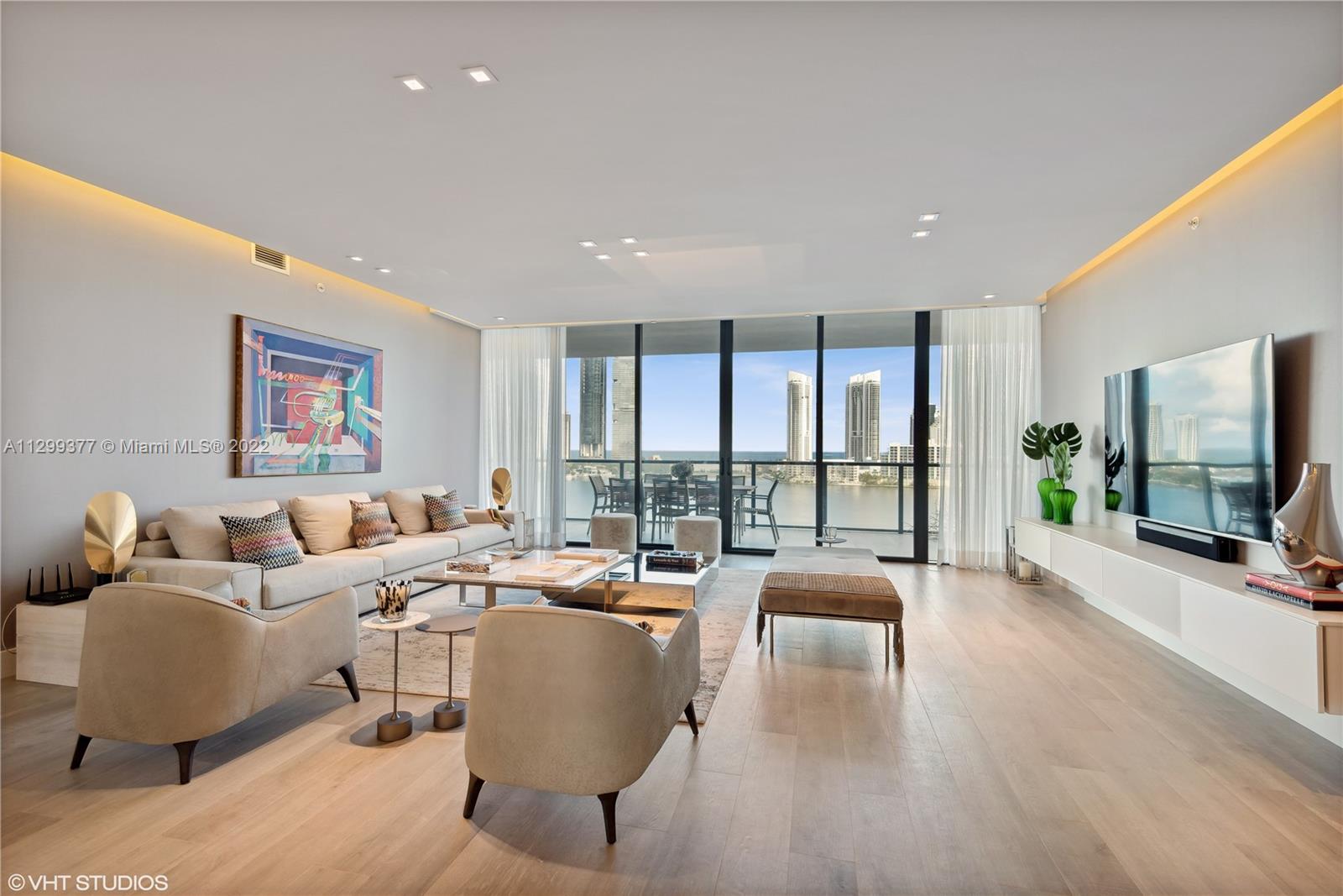 PRIVE CONDO - Residential Lease