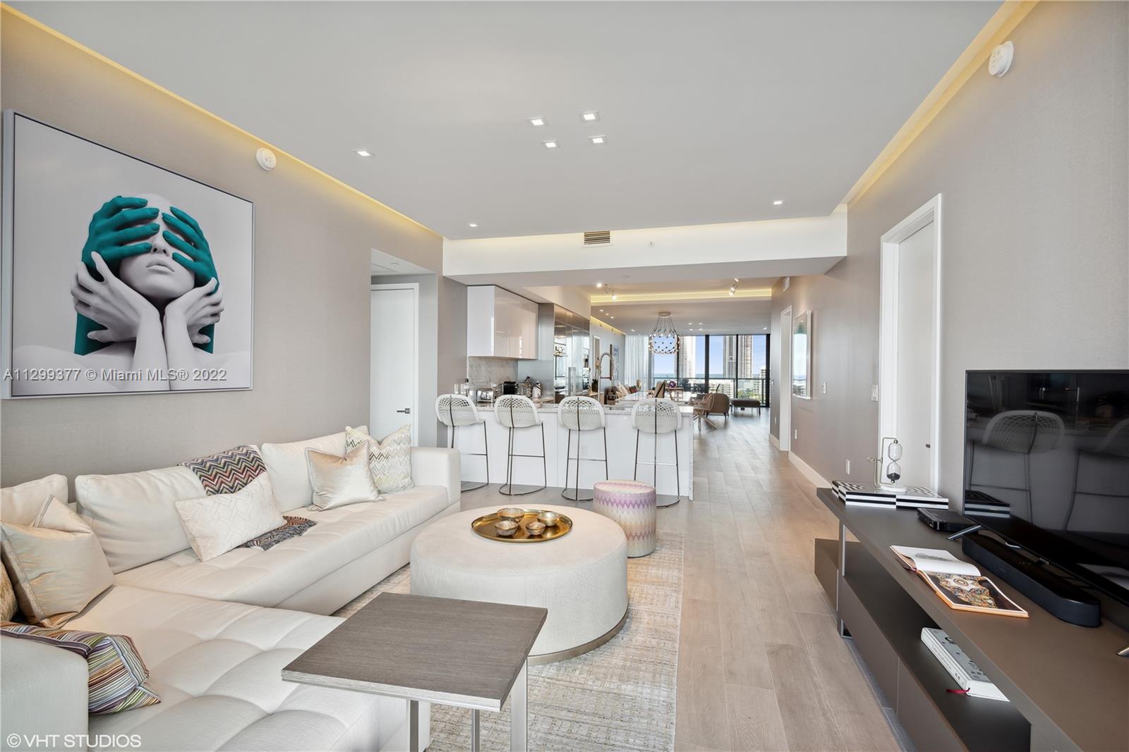 PRIVE CONDO - Residential Lease