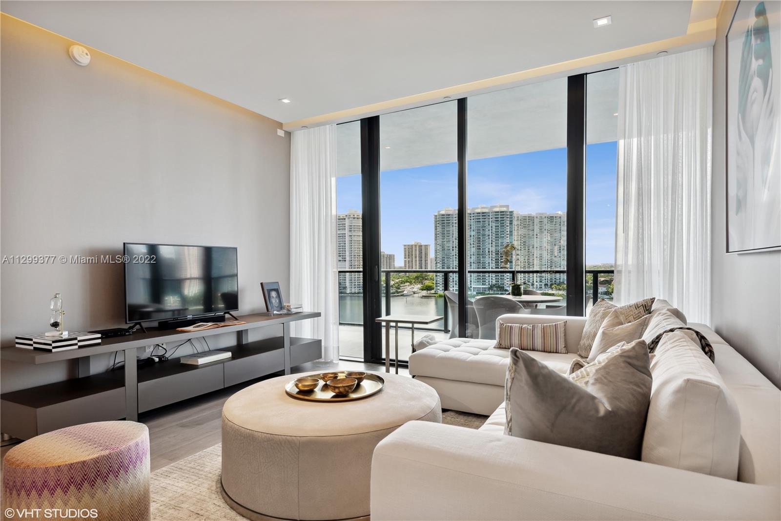 PRIVE CONDO - Residential Lease