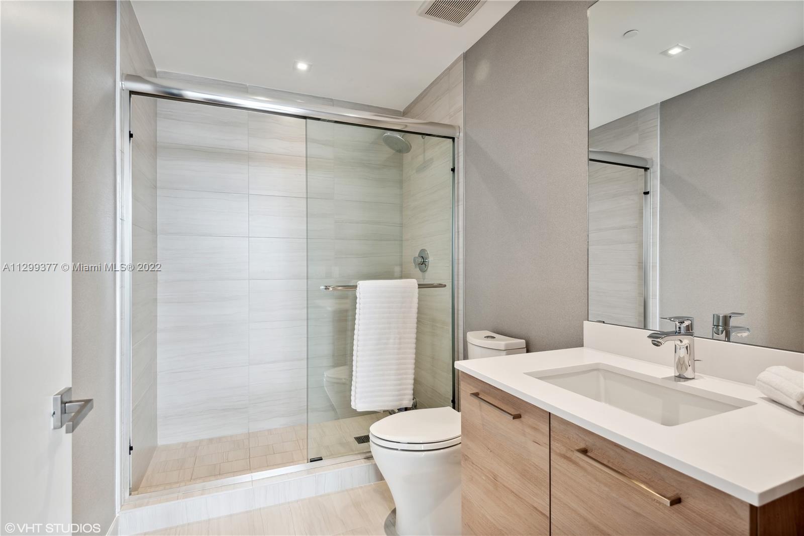 PRIVE CONDO - Residential Lease