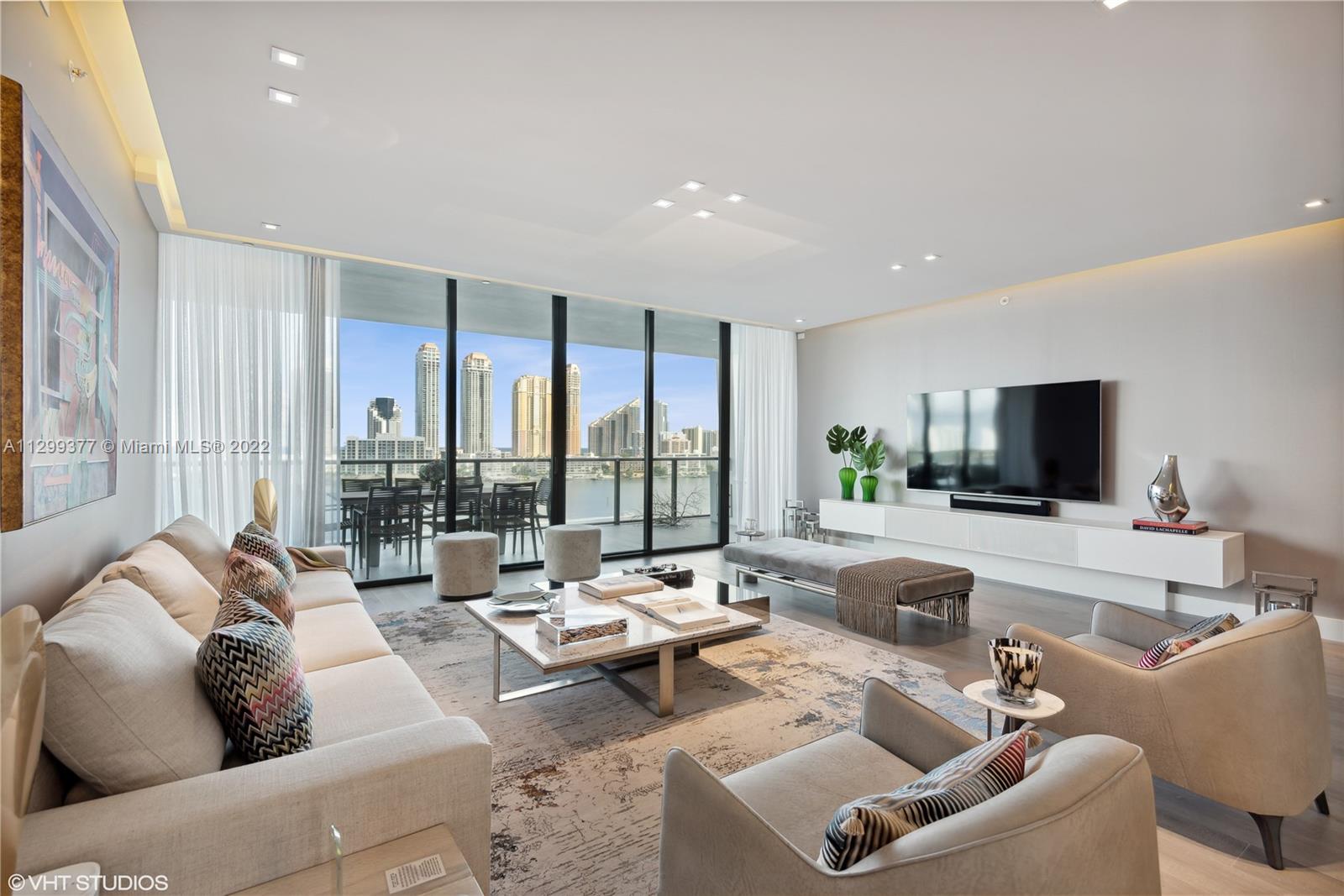 PRIVE CONDO - Residential Lease