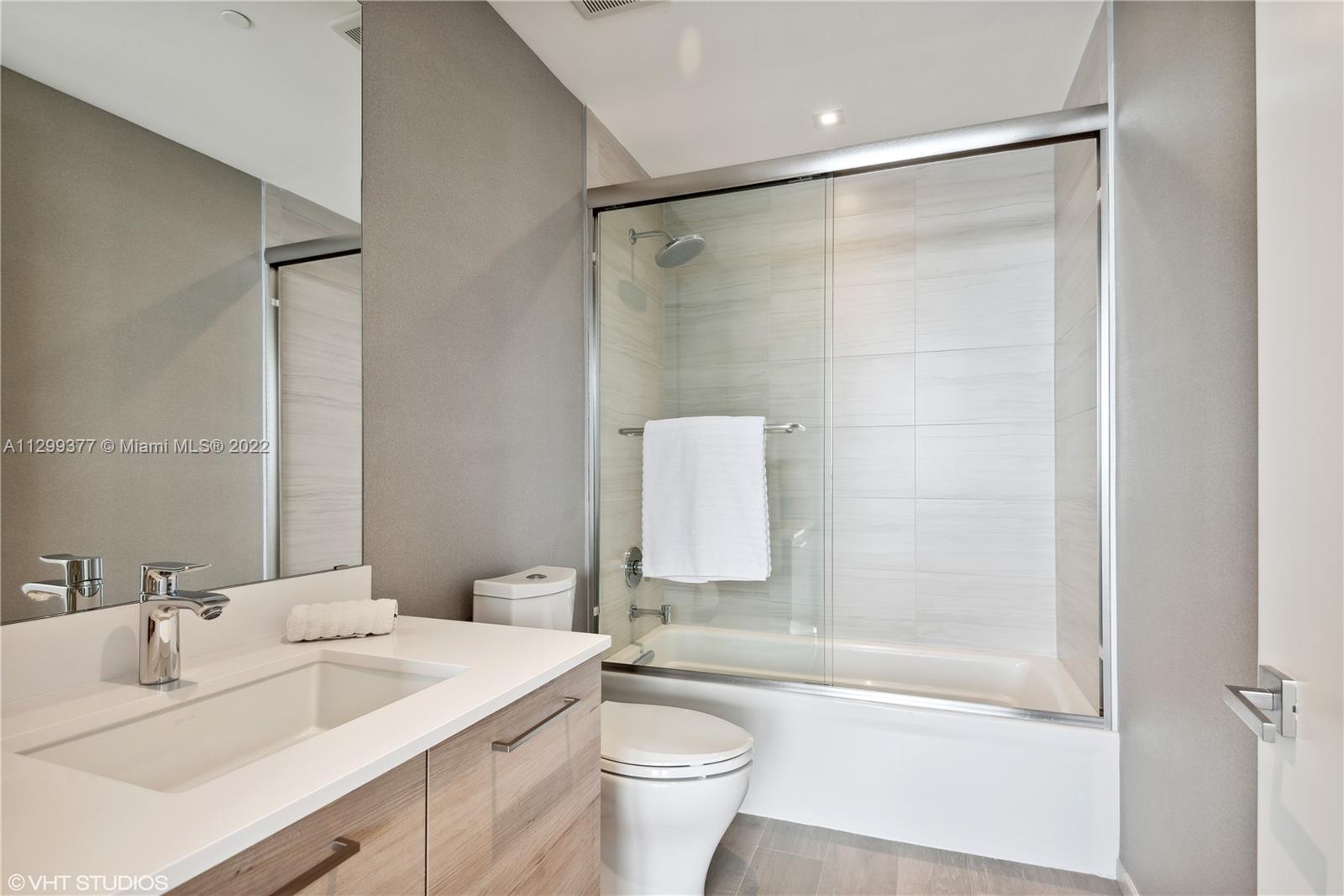 PRIVE CONDO - Residential Lease