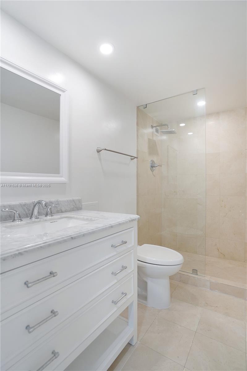 5101 Collins Ave 14U