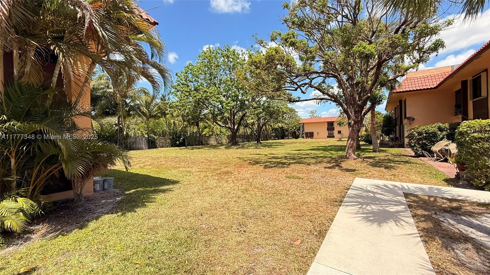 FOREST HILL VILLAS GARDEN - Residential Lease