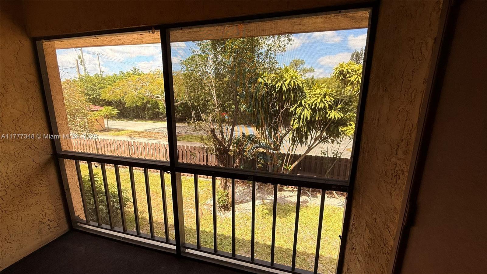 FOREST HILL VILLAS GARDEN - Residential Lease