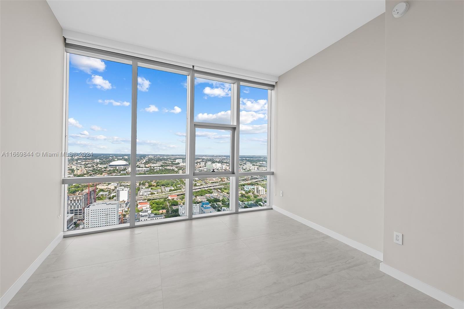 PARAMOUNT MIAMI WORLDCENT - Residential