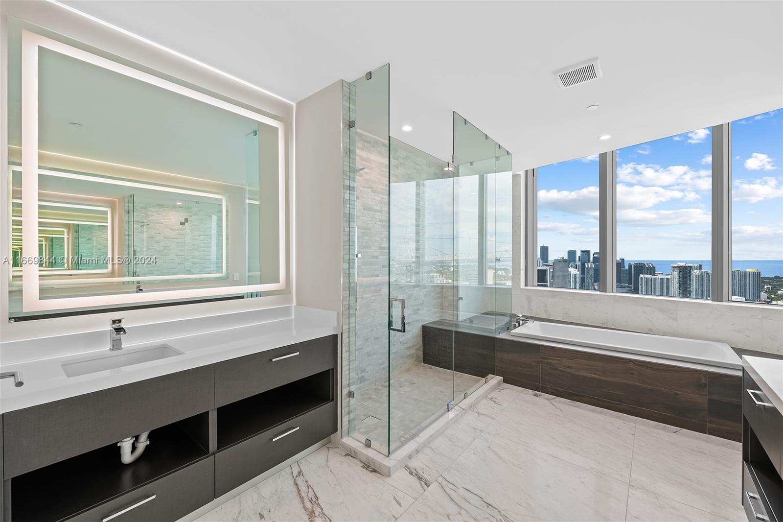 PARAMOUNT MIAMI WORLDCENT - Residential