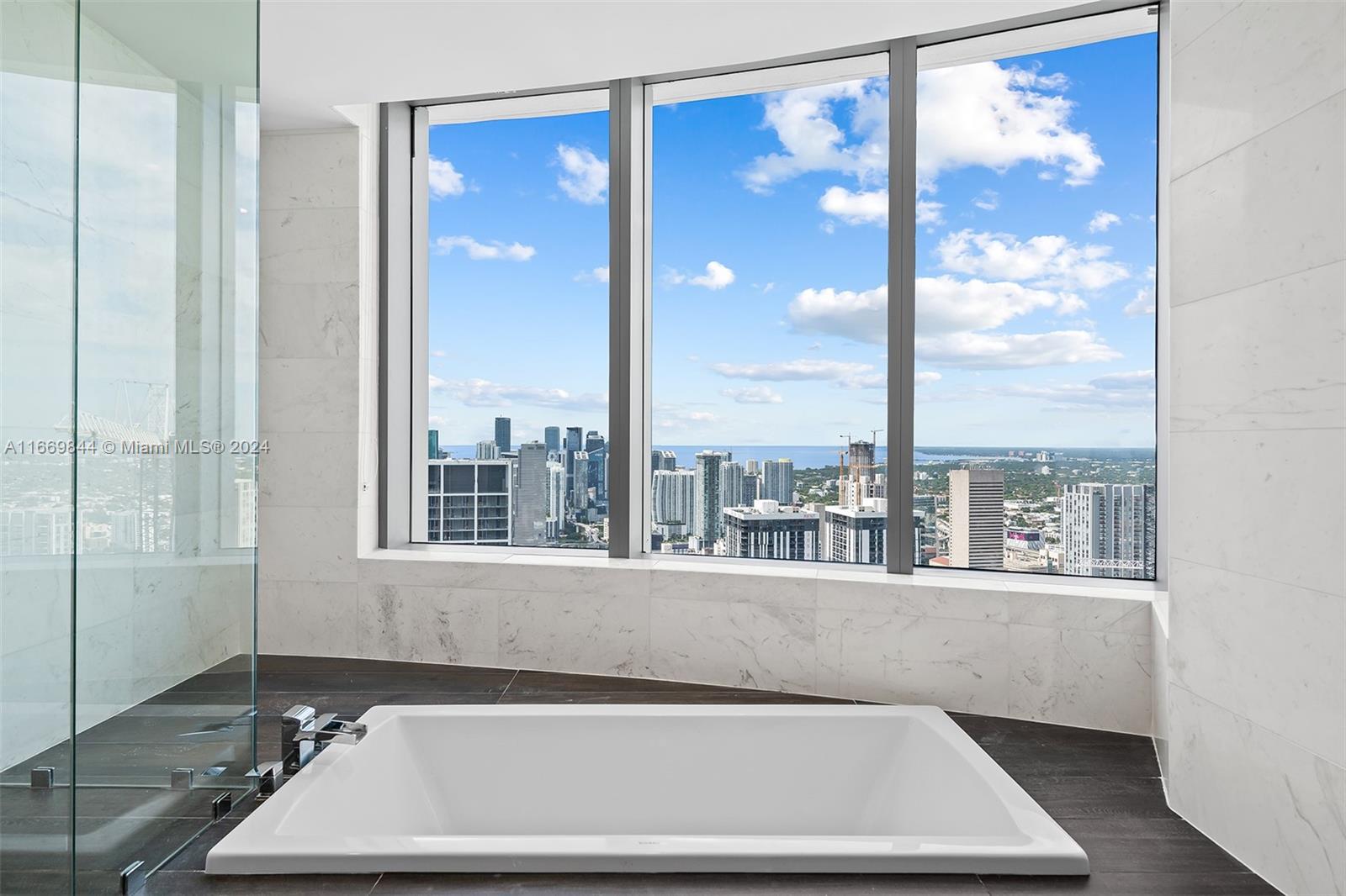 PARAMOUNT MIAMI WORLDCENT - Residential