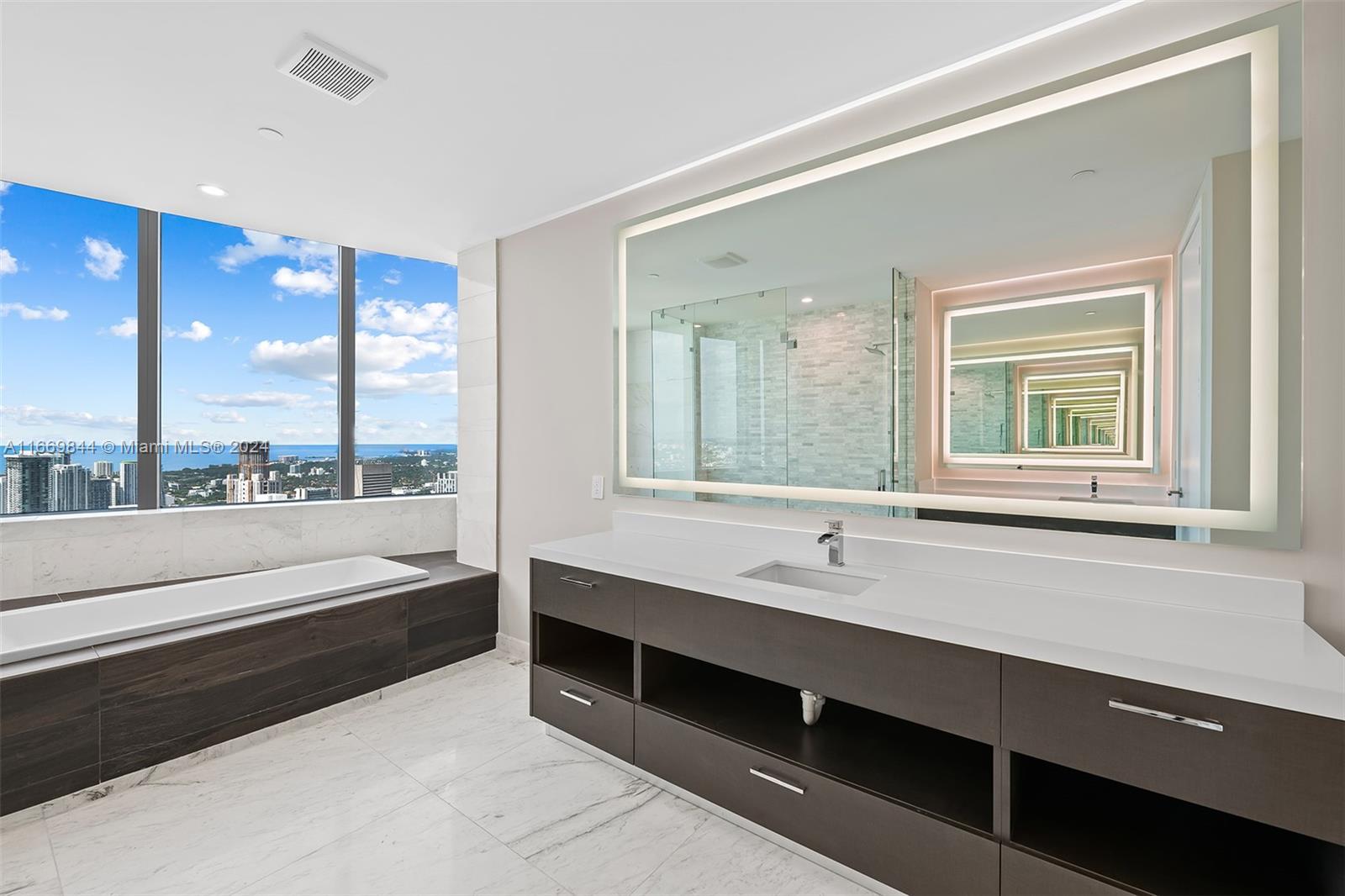 PARAMOUNT MIAMI WORLDCENT - Residential