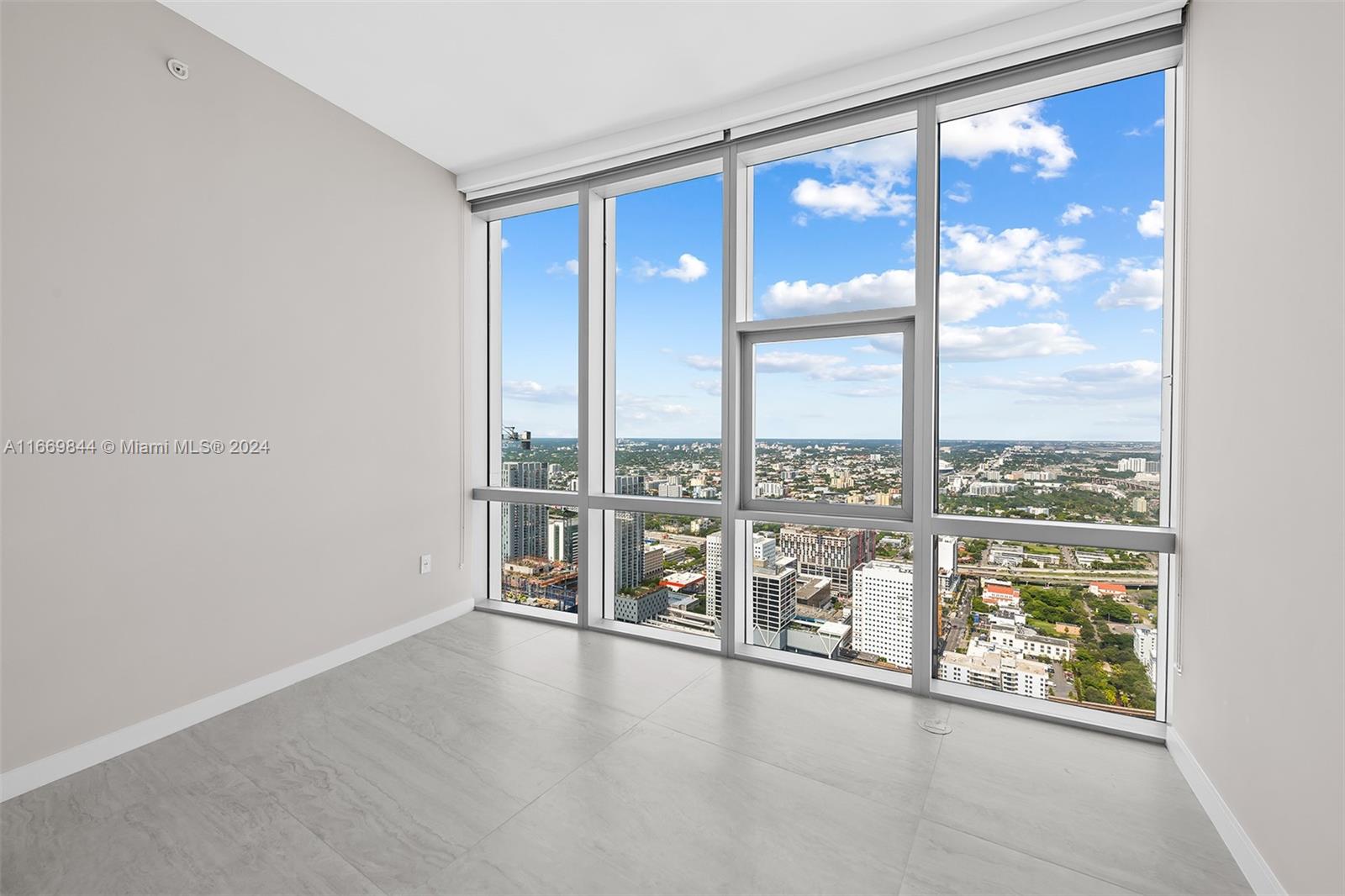 PARAMOUNT MIAMI WORLDCENT - Residential