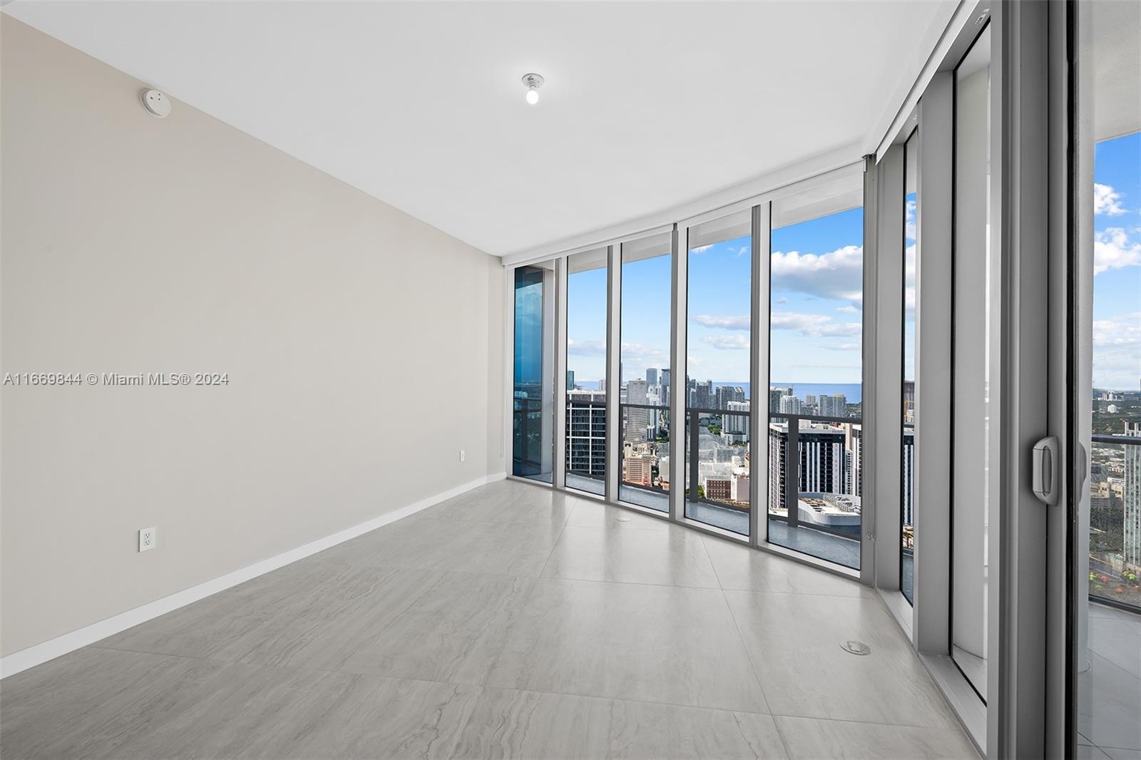 PARAMOUNT MIAMI WORLDCENT - Residential