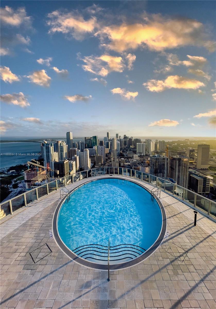 PARAMOUNT MIAMI WORLDCENT - Residential