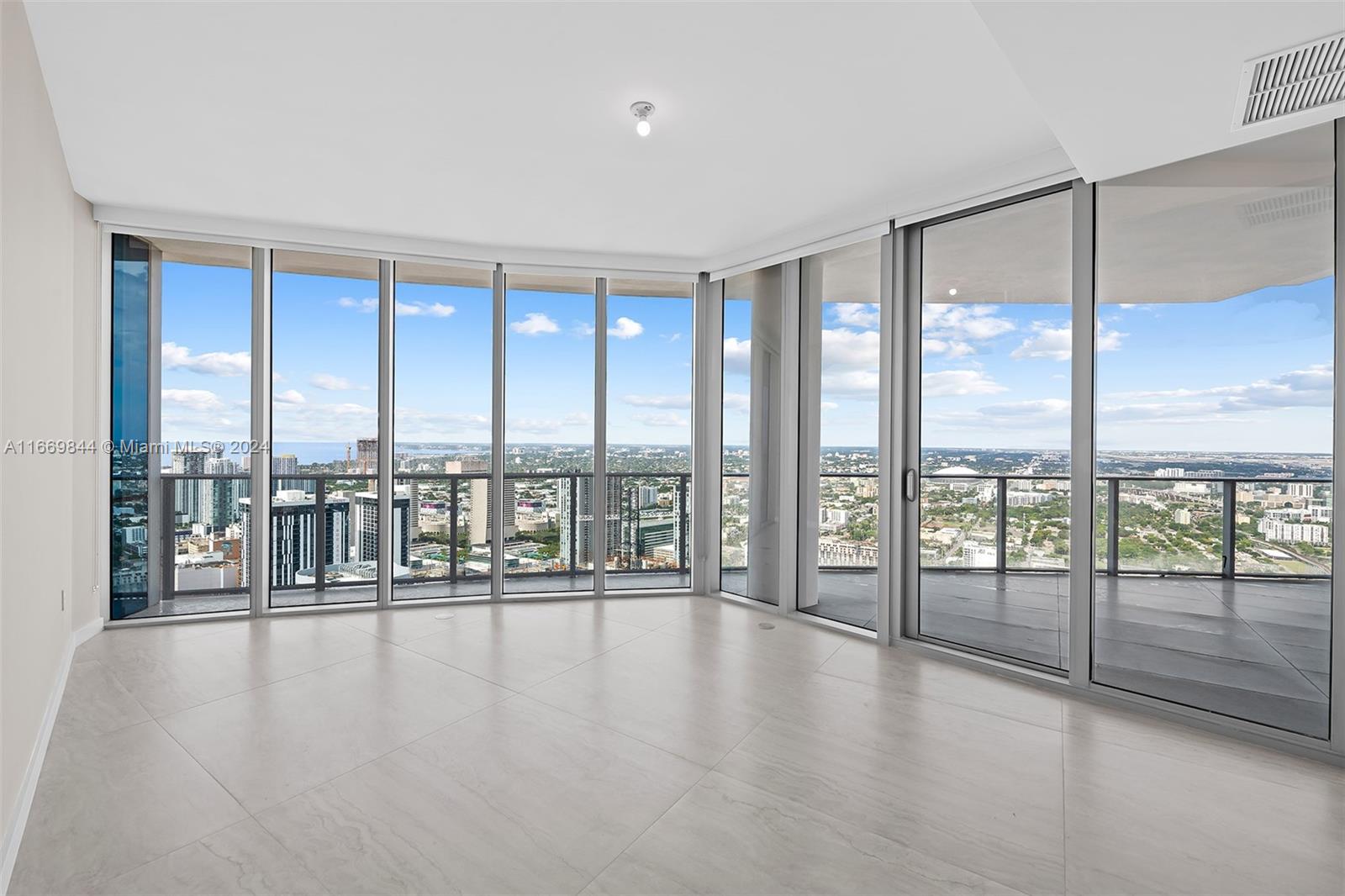 PARAMOUNT MIAMI WORLDCENT - Residential