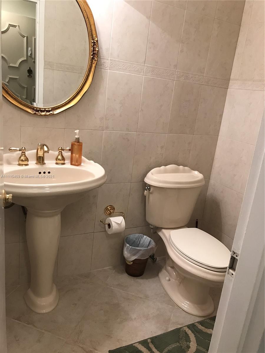 ALEXANDER TOWERS CONDO - Residential Lease