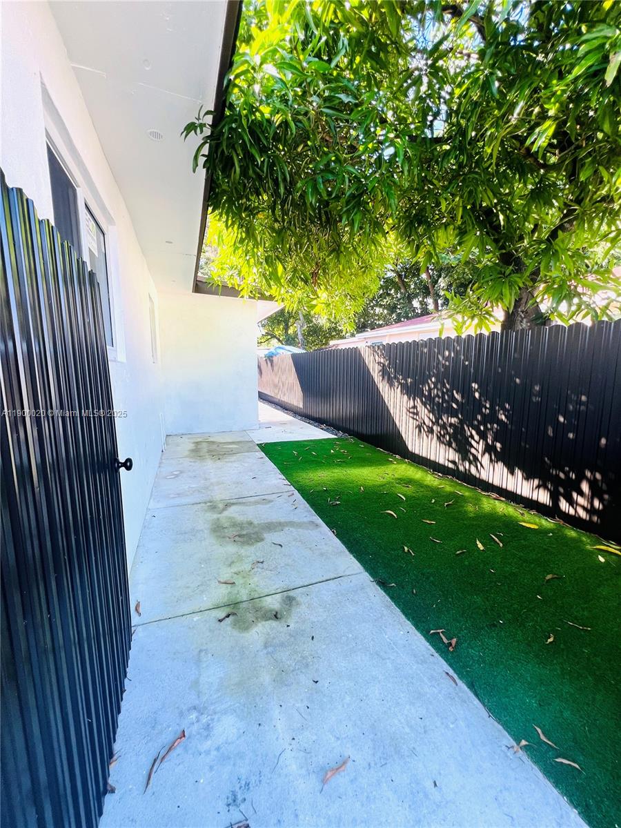 DIXIE HEIGHTS GARDEN - Residential Lease