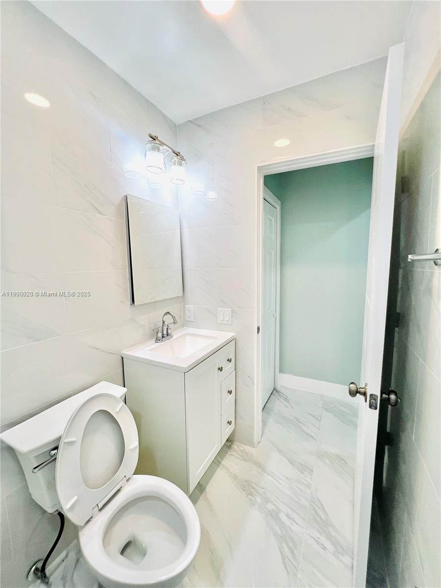 DIXIE HEIGHTS GARDEN - Residential Lease