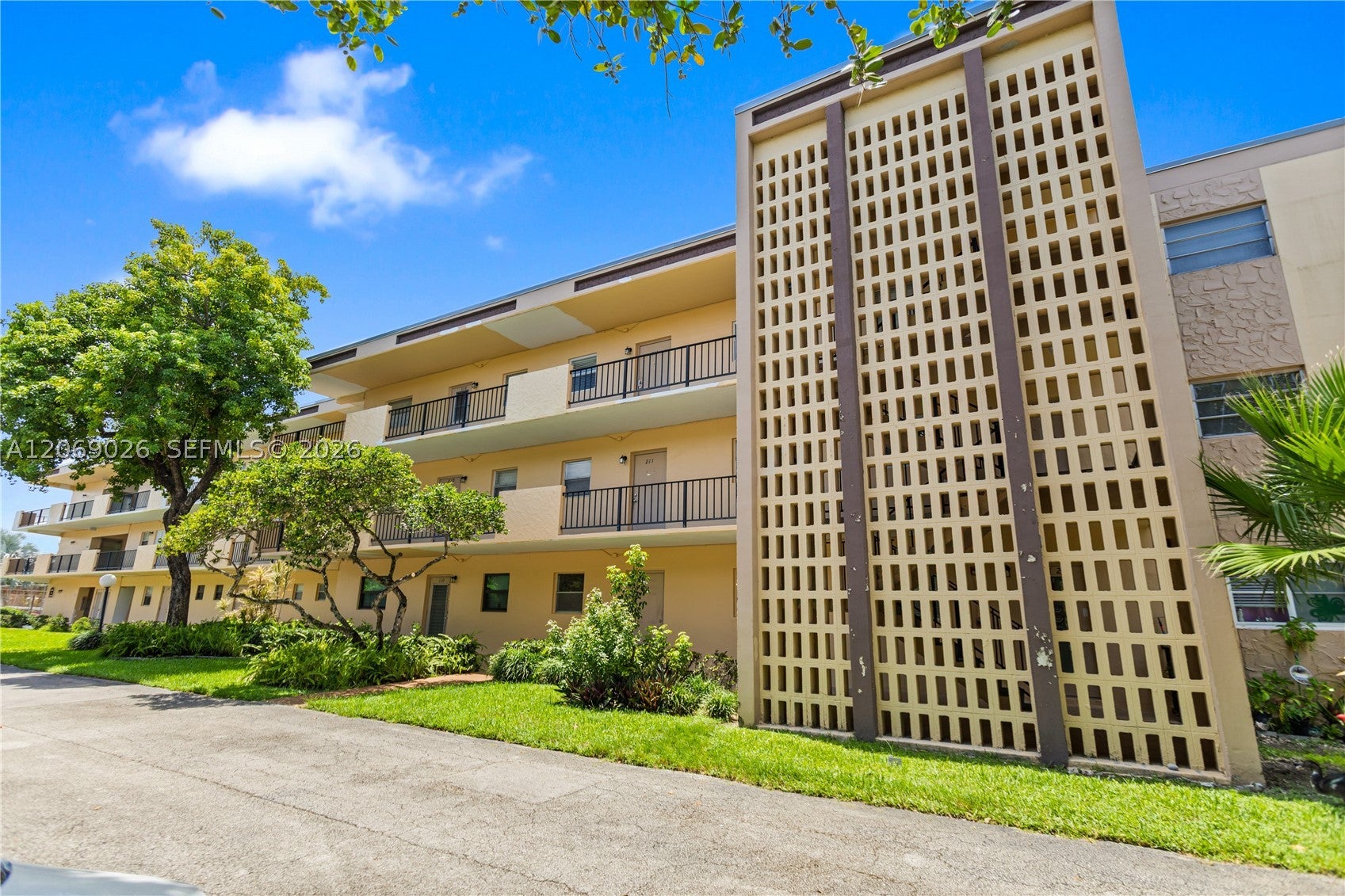 201 Berkley Rd 309, Hollywood FL 33024