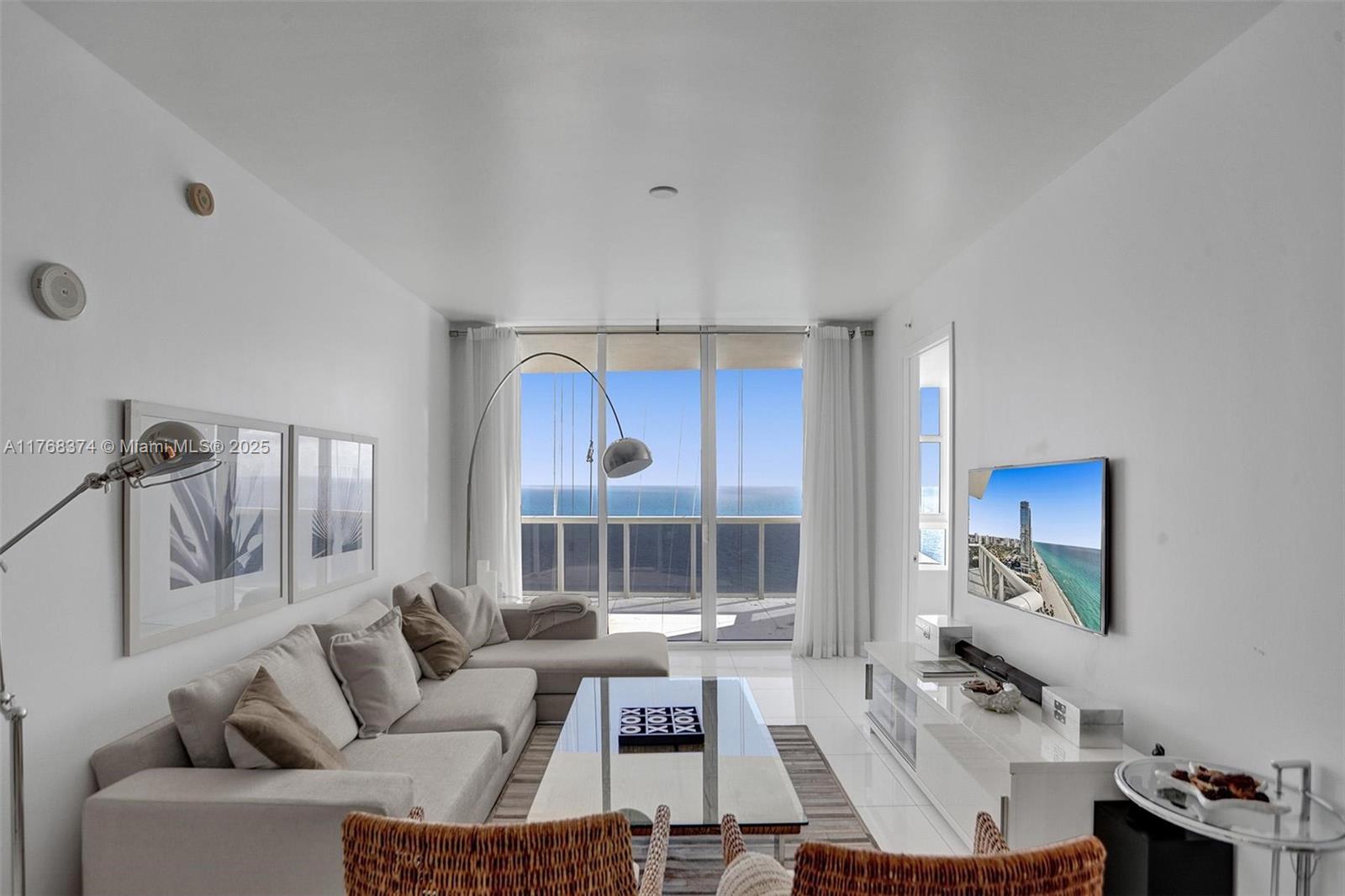 TRUMP ROYALE CONDO - Residential Lease