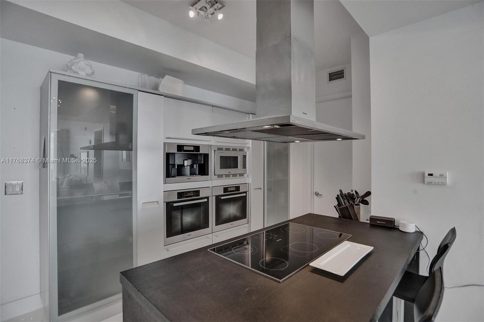 TRUMP ROYALE CONDO - Residential Lease