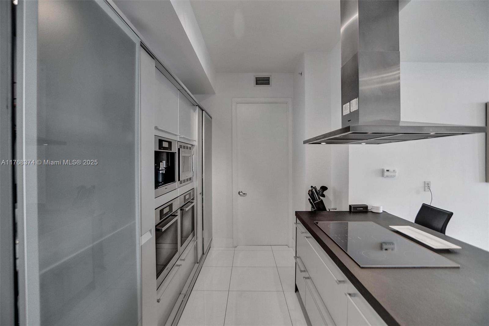 TRUMP ROYALE CONDO - Residential Lease