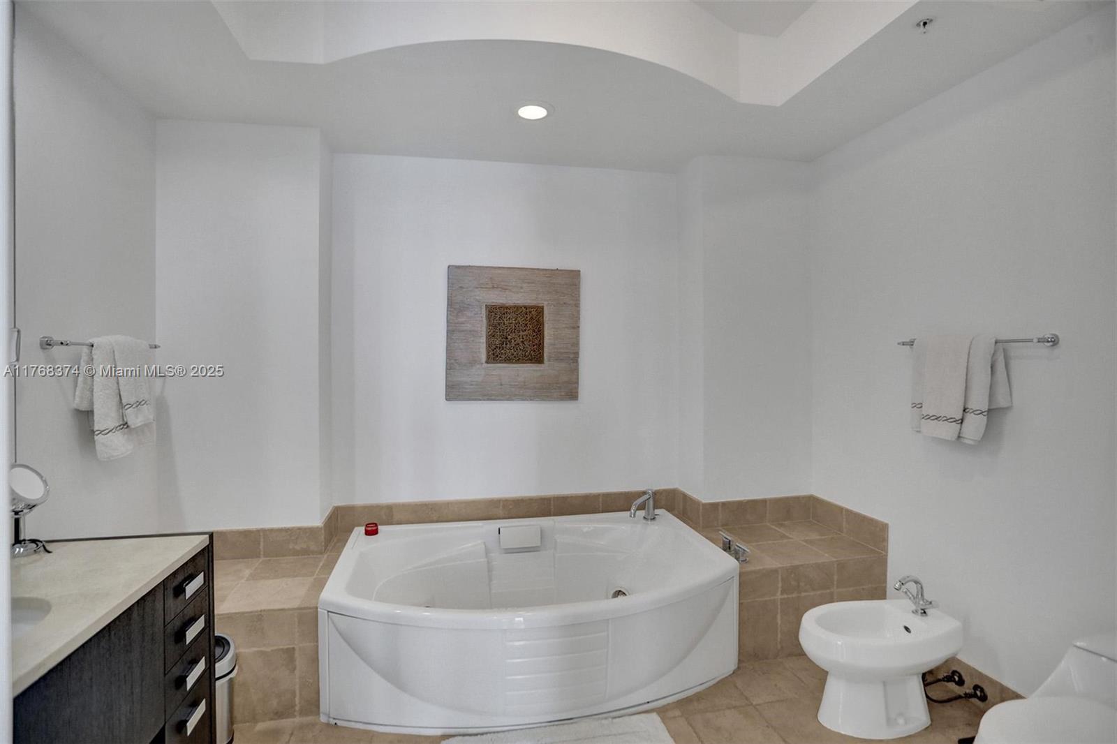 TRUMP ROYALE CONDO - Residential Lease